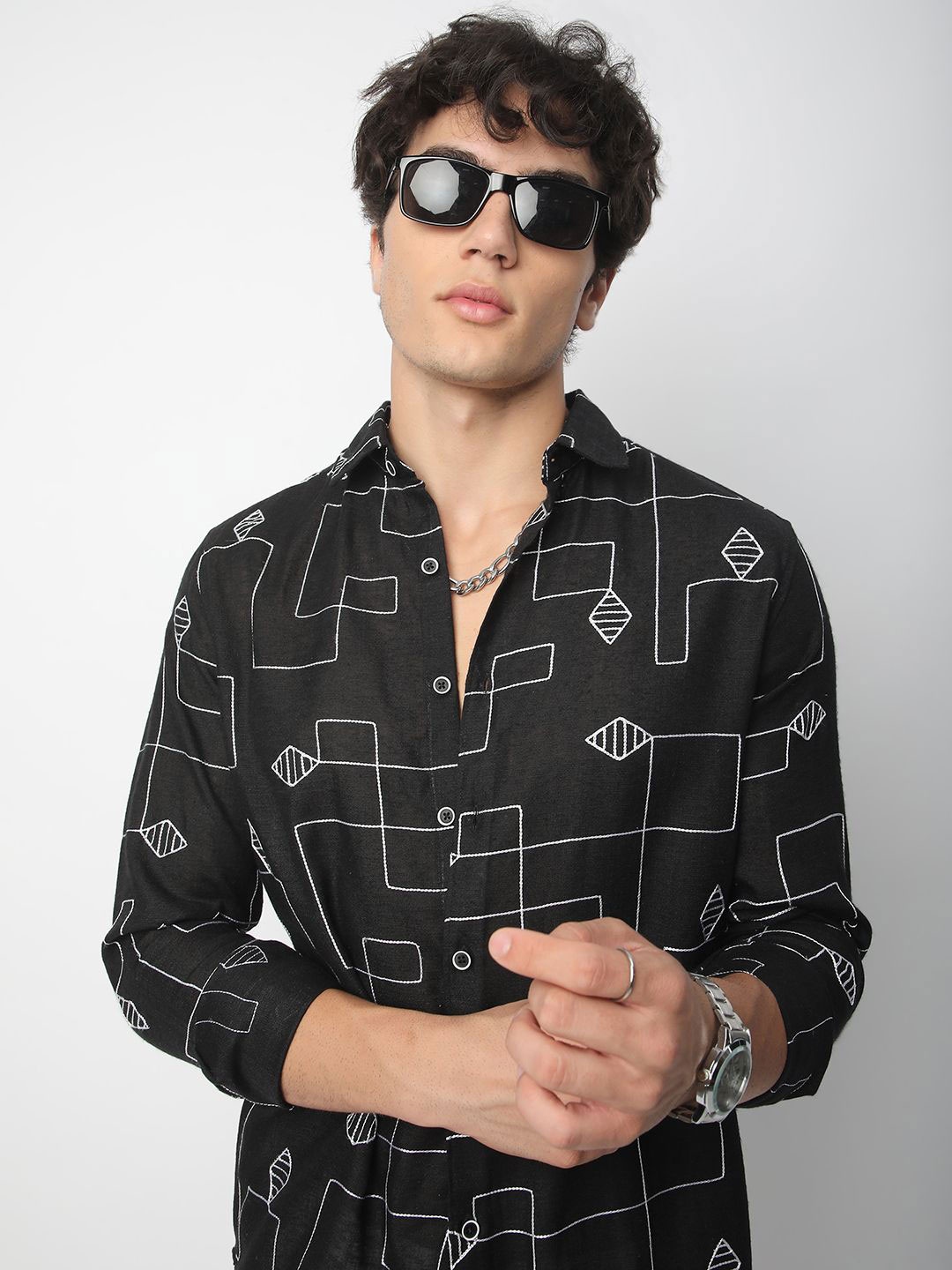 

VASTRADO Men Classic Spread Collar Geometric Self Design Cotton Slim Fit Casual Shirt, Black