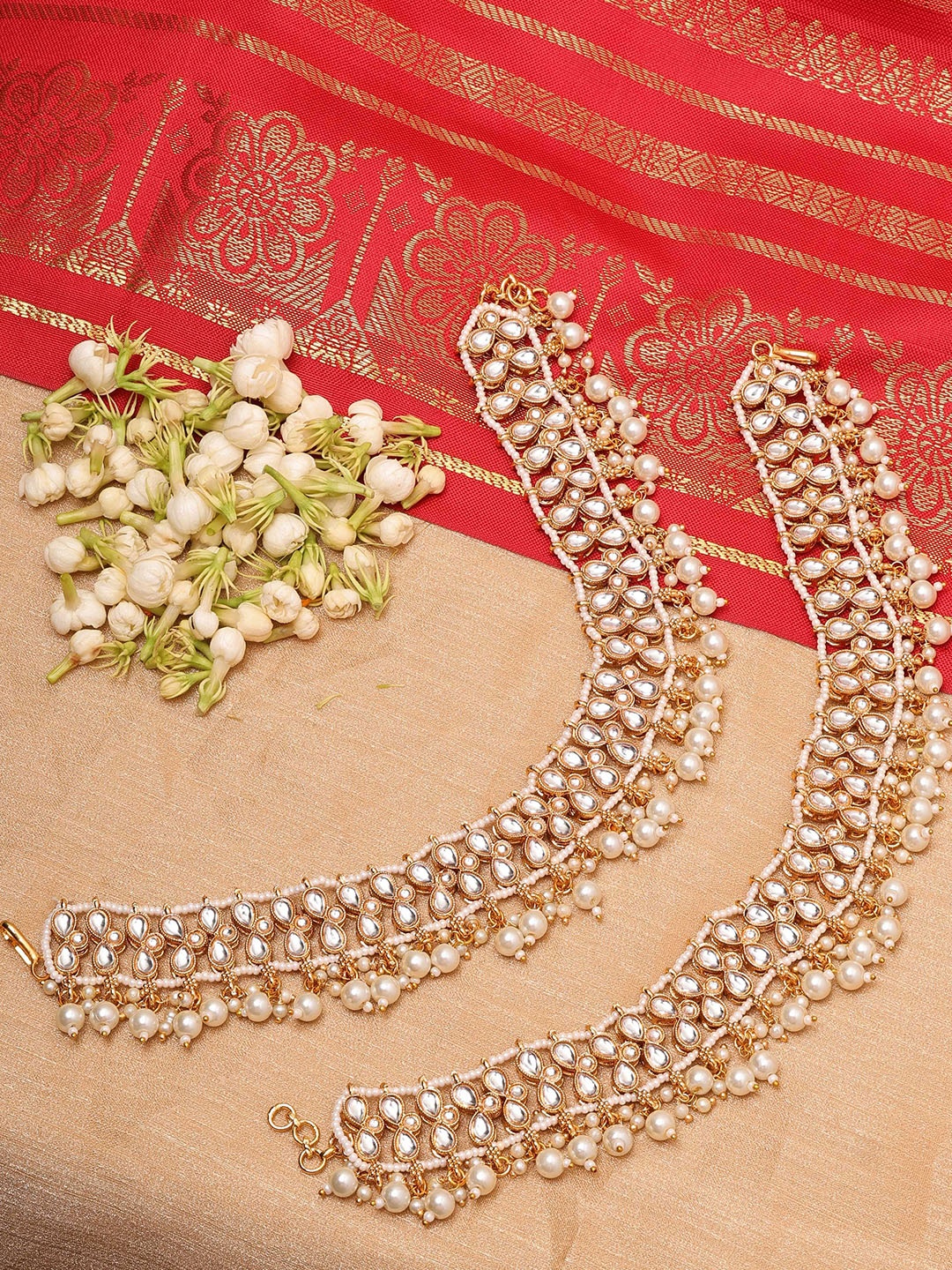 

Mirraw Gold-Plated Stone Studded & Pearls Beaded Anklet
