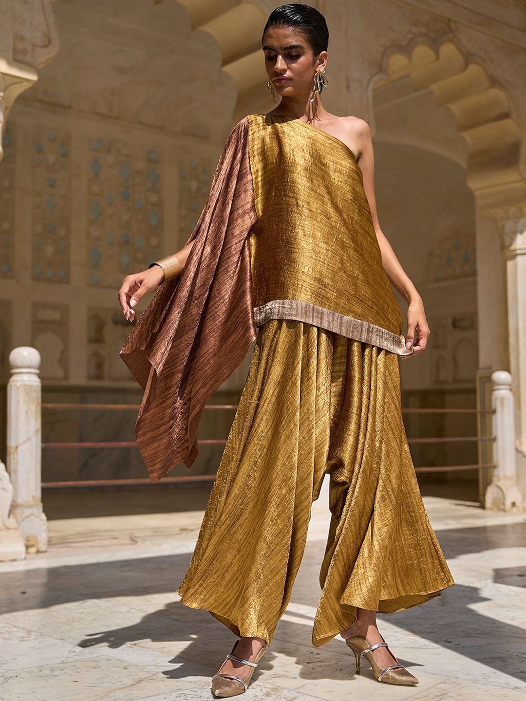 

Dash and Dot Lam Blocked One Shoulder Sleeveless Tunic With Skirt, Gold
