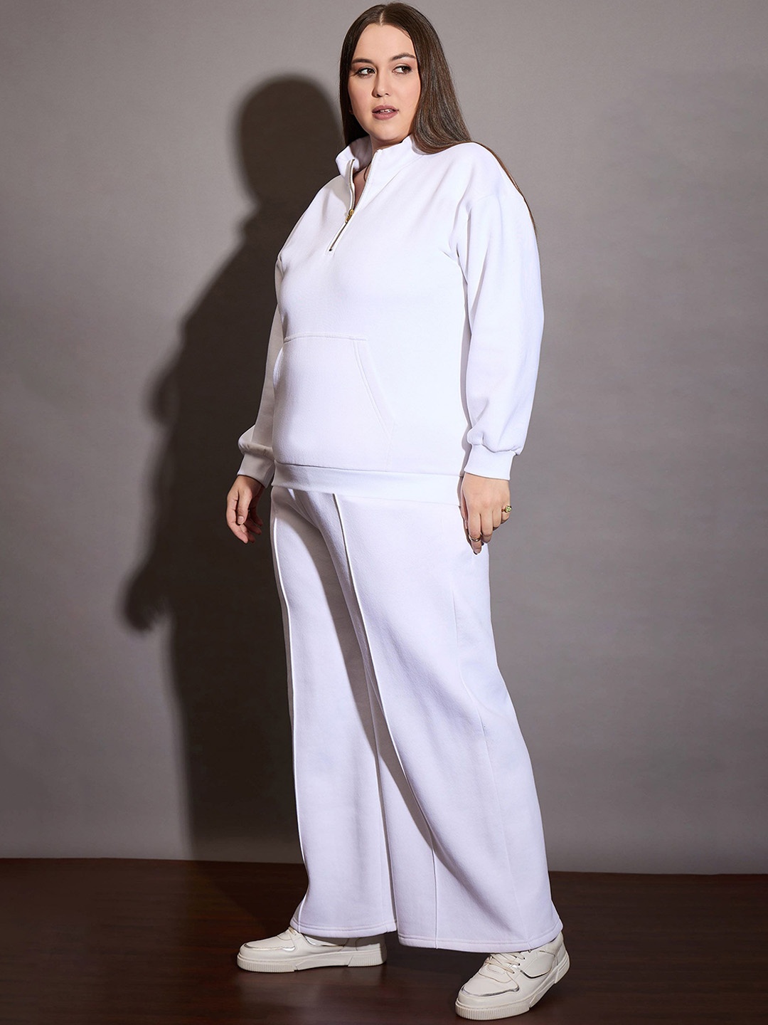 

SASSAFRAS Curve White Plus Size High Neck Zipper Casual Sweatshirt With Trousers