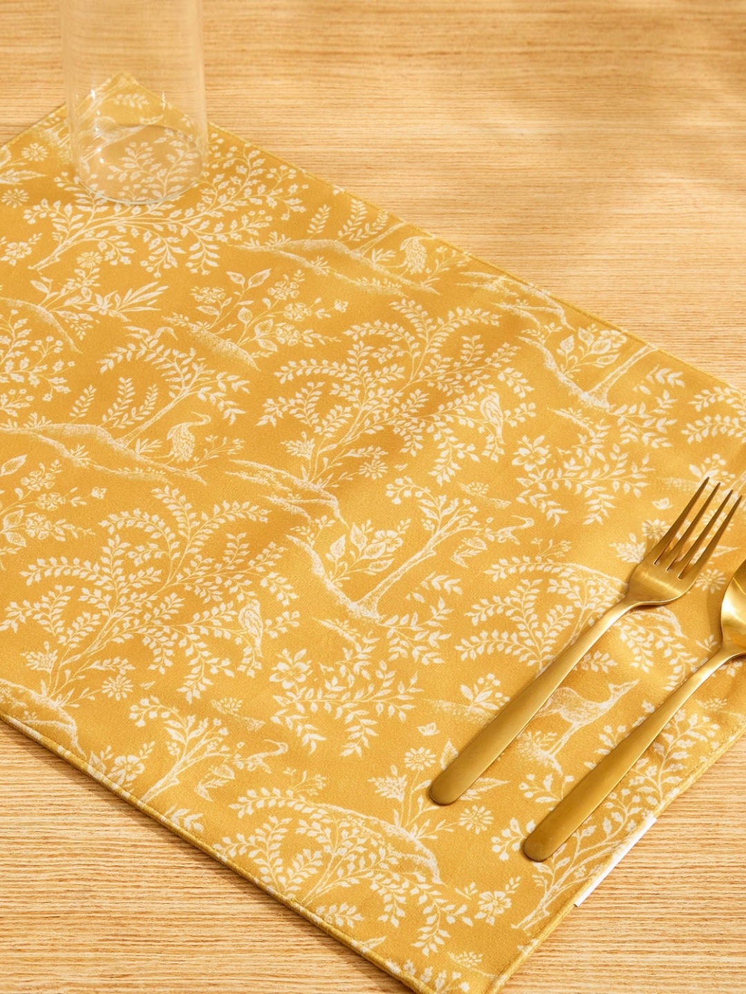 

Home Centre Drake harvey Yellow & White Printed Rectangle Reversible Table Placemat