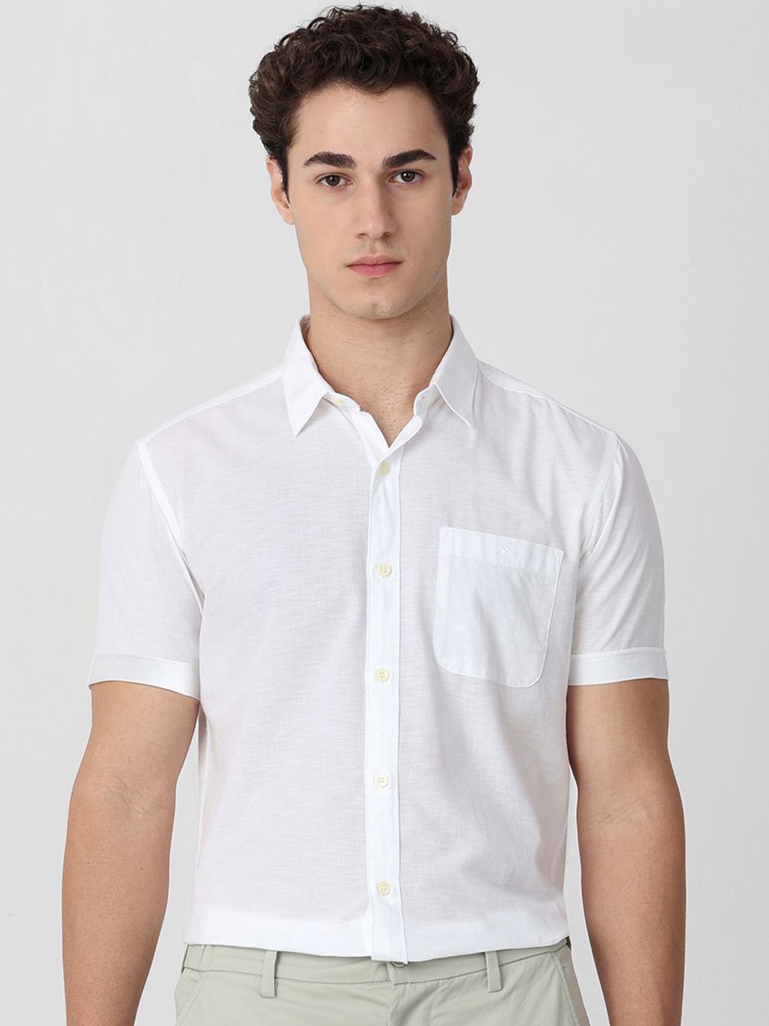

Mufti Men Cutaway Collar Solid Cotton Slim Fit Casual Shirt, White