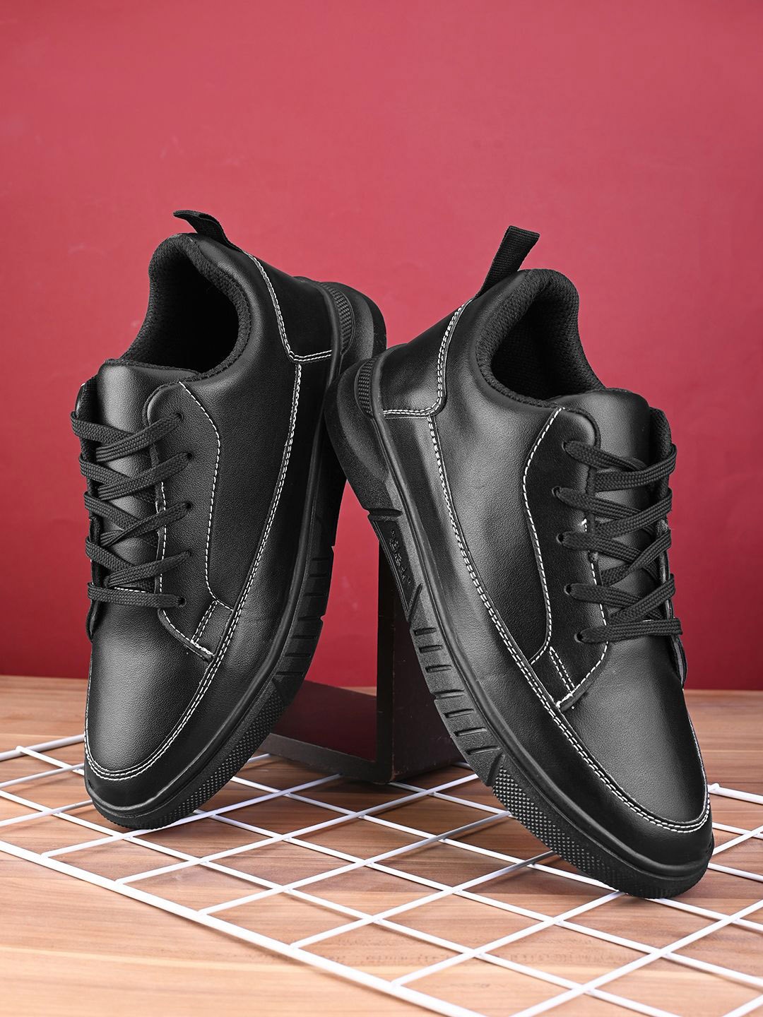 

Killer Men Lace-Ups Round Toe Sneakers, Black