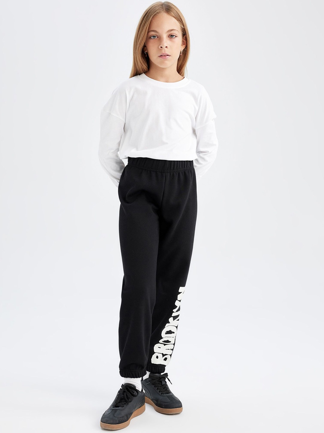 

DeFacto Girls Mid-Rise Trousers, Na