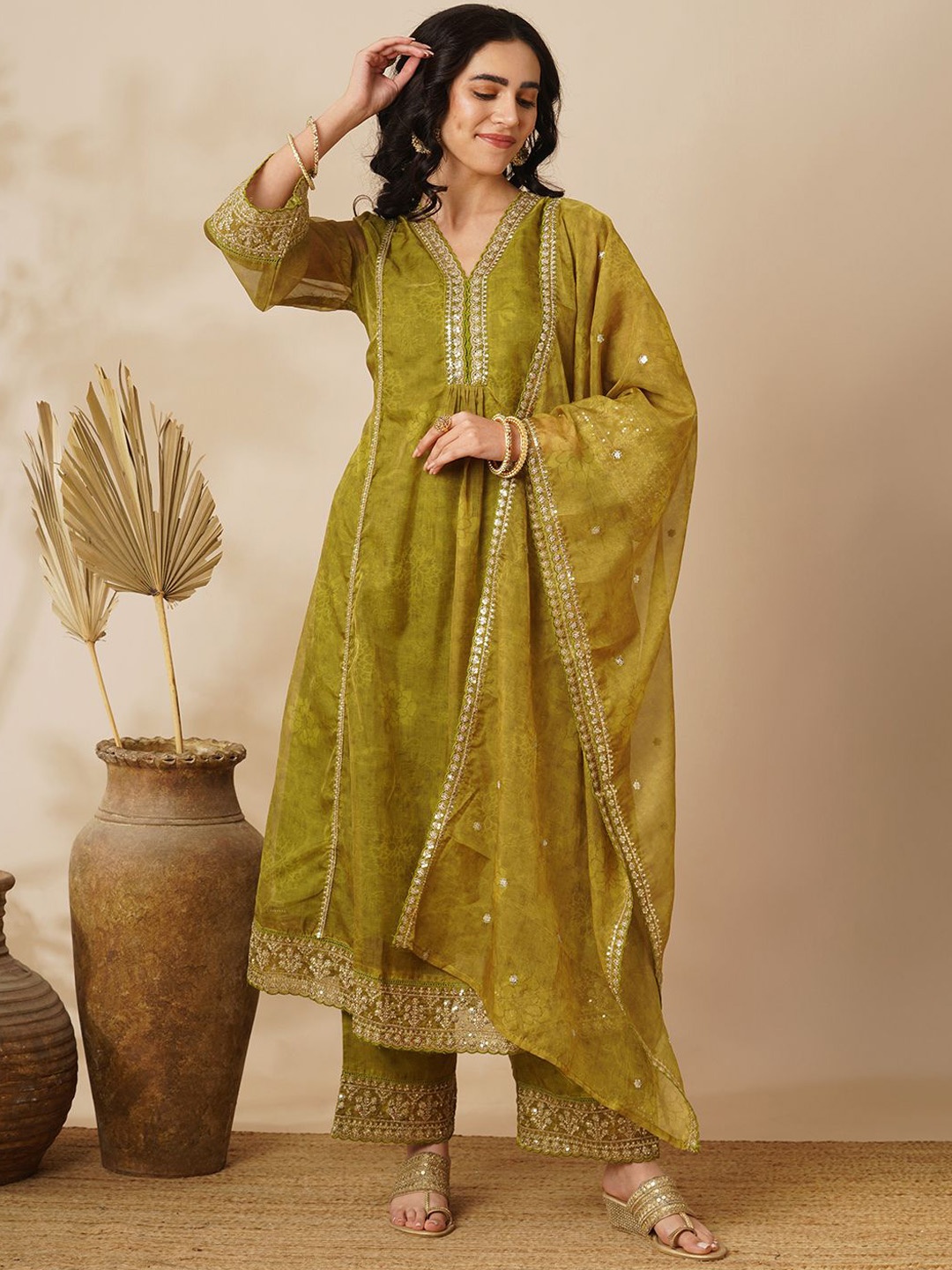 

FASHOR Floral Printed Sequinned Organza A-Line Kurta With Palazzo & Dupatta, Green