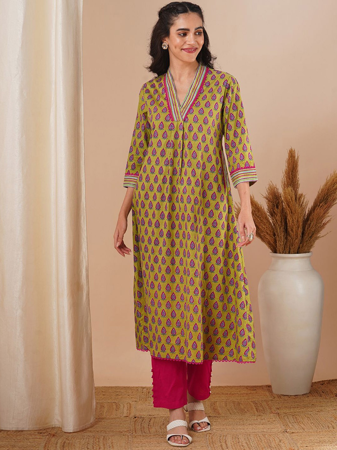

FASHOR Green V-Neck Floral Printed A-Line Cotton Kurta