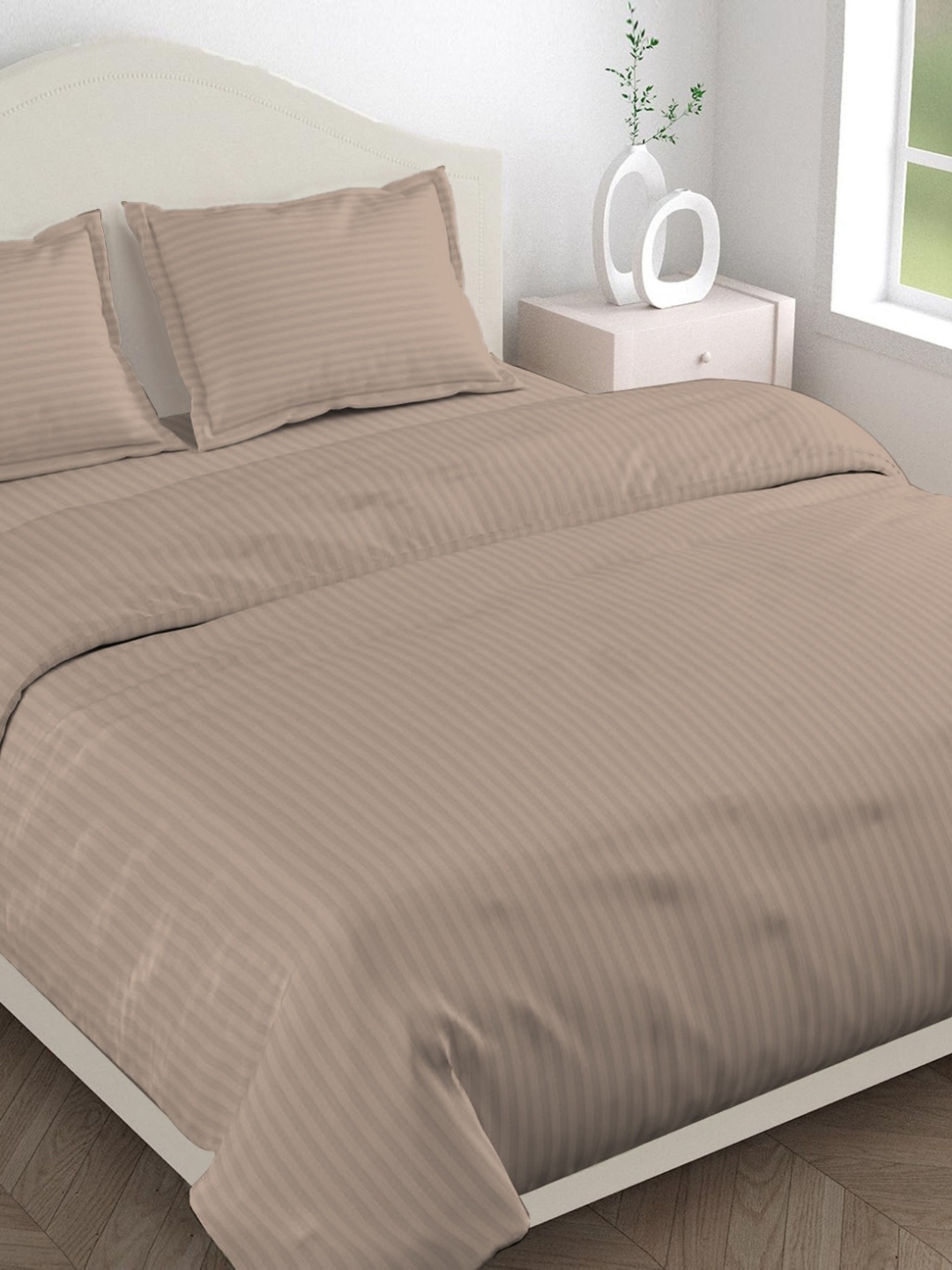 

Star Weaves Taupe Striped 300 TC Cotton Queen Fitted Bedsheet Set 1.52 m x 1.98m