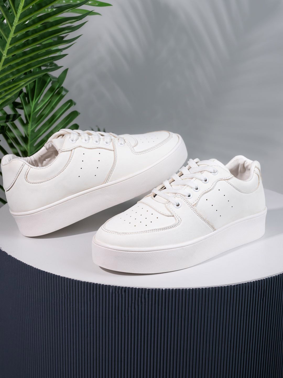 

ESMEE Women Round Toe Lace-Ups Sneakers, White