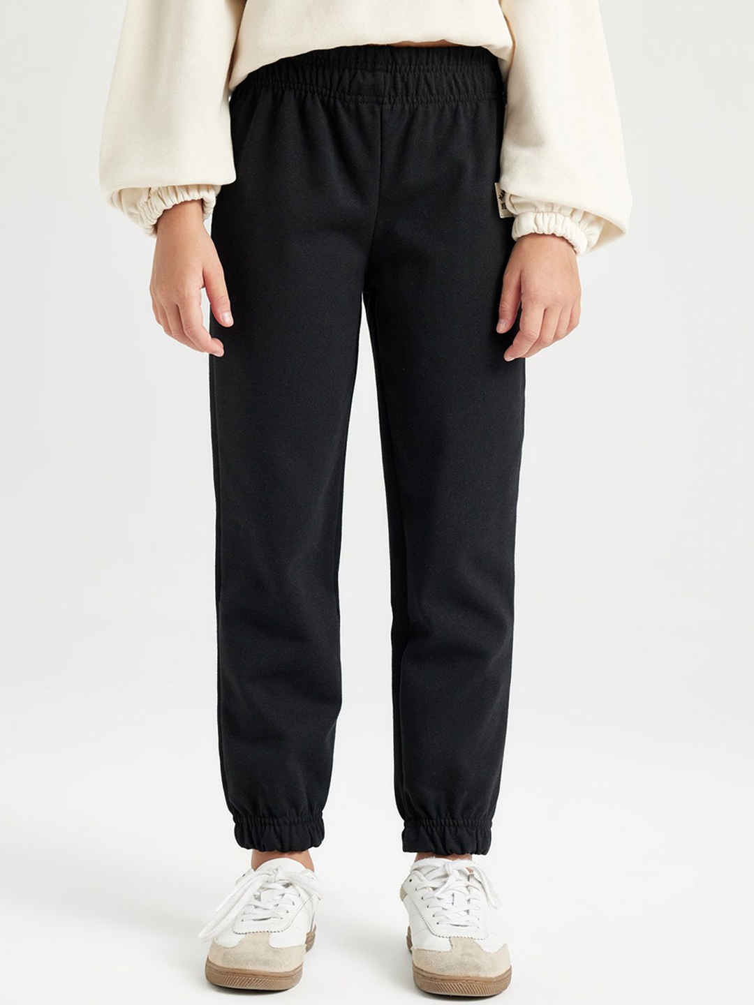 

DeFacto Girls Mid-Rise Joggers Trousers, Black