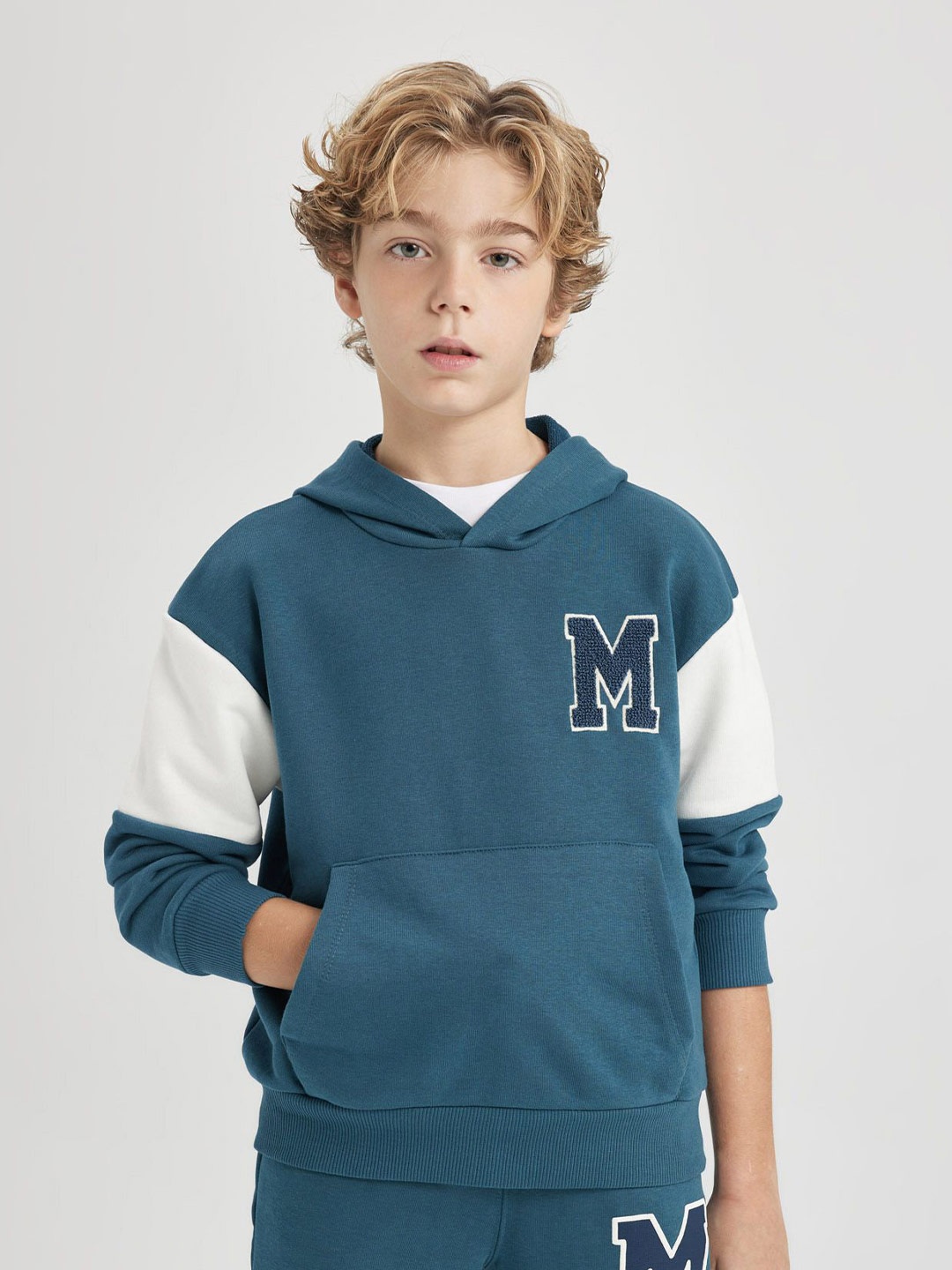 

DeFacto Boys Embroidered Pullover Sweaters, Blue
