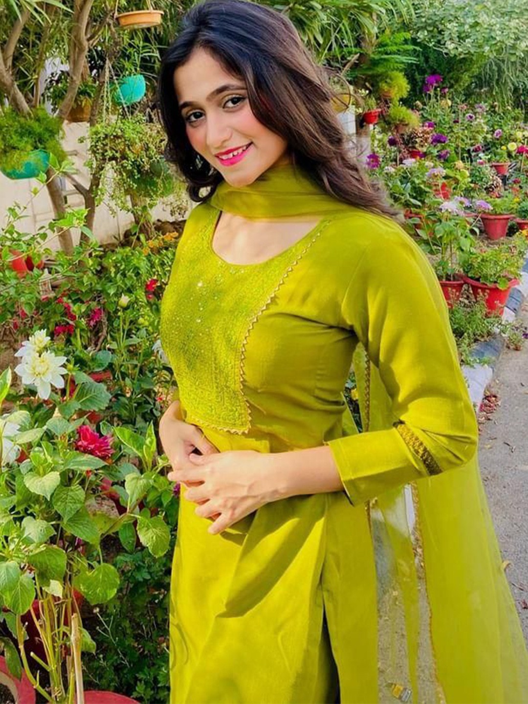 

zinzraa Women Regular Gotta Patti Kurta with Trousers & With Dupatta, Green