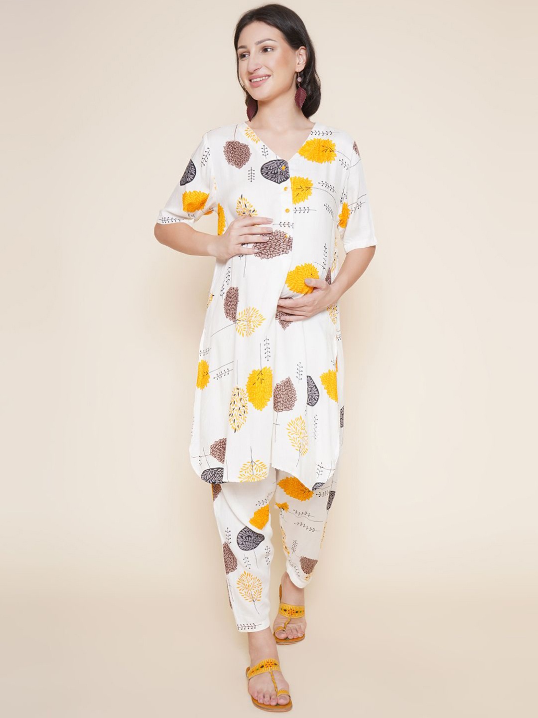 

Mine4Nine Floral Printed V-Neck Maternity Straight Kurta With Trousers, Cream