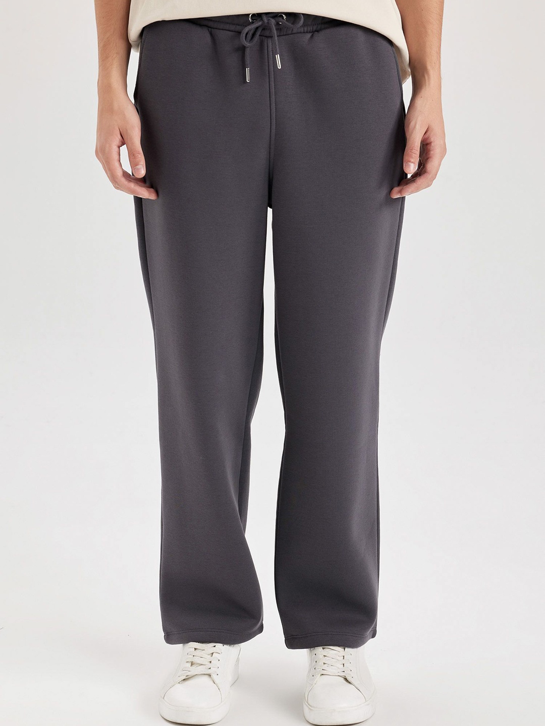 

DeFacto Men Mid-Rise Regular Trousers, Na