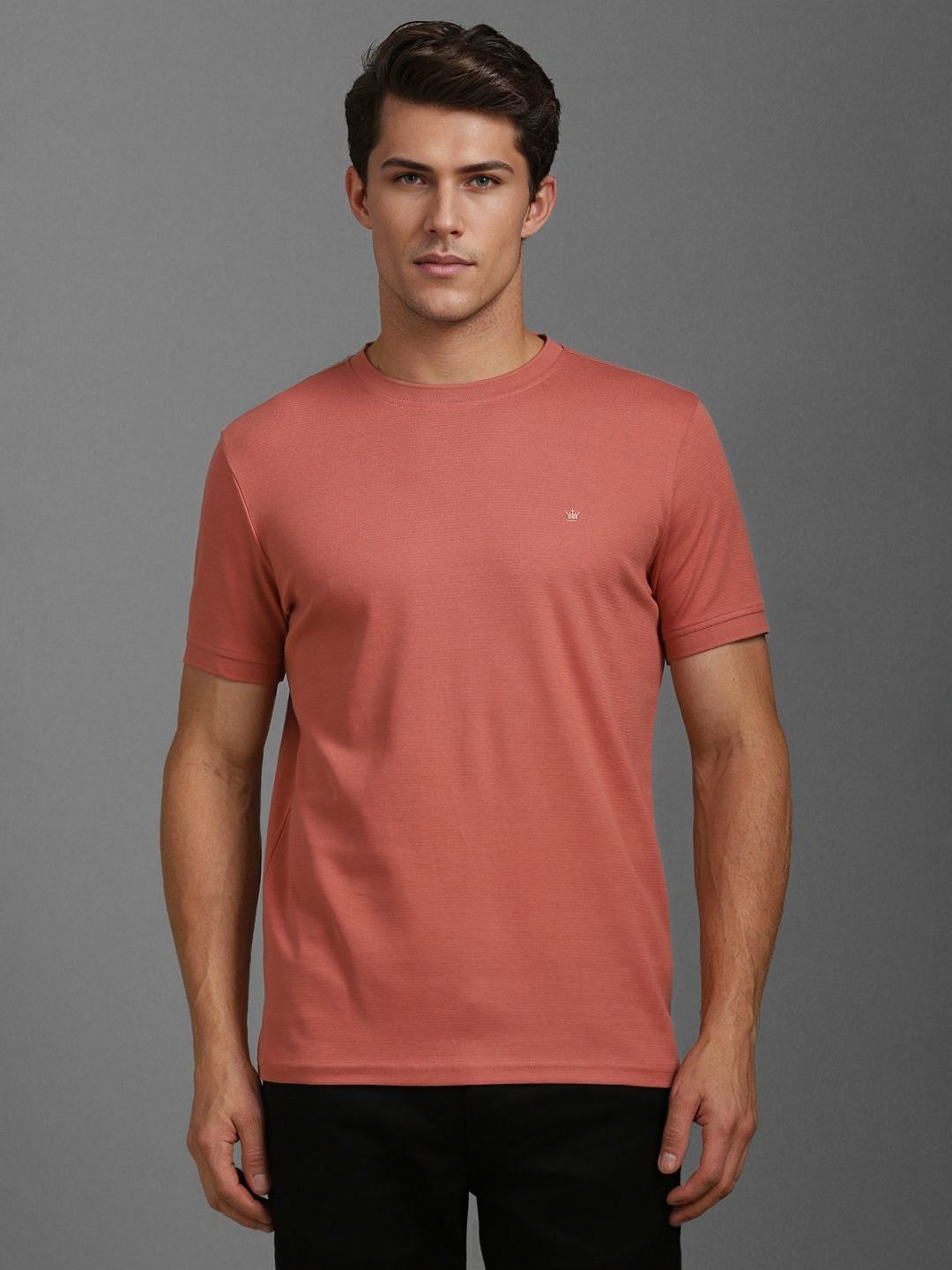

Louis Philippe Men Pockets Slim Fit T-shirt, Peach