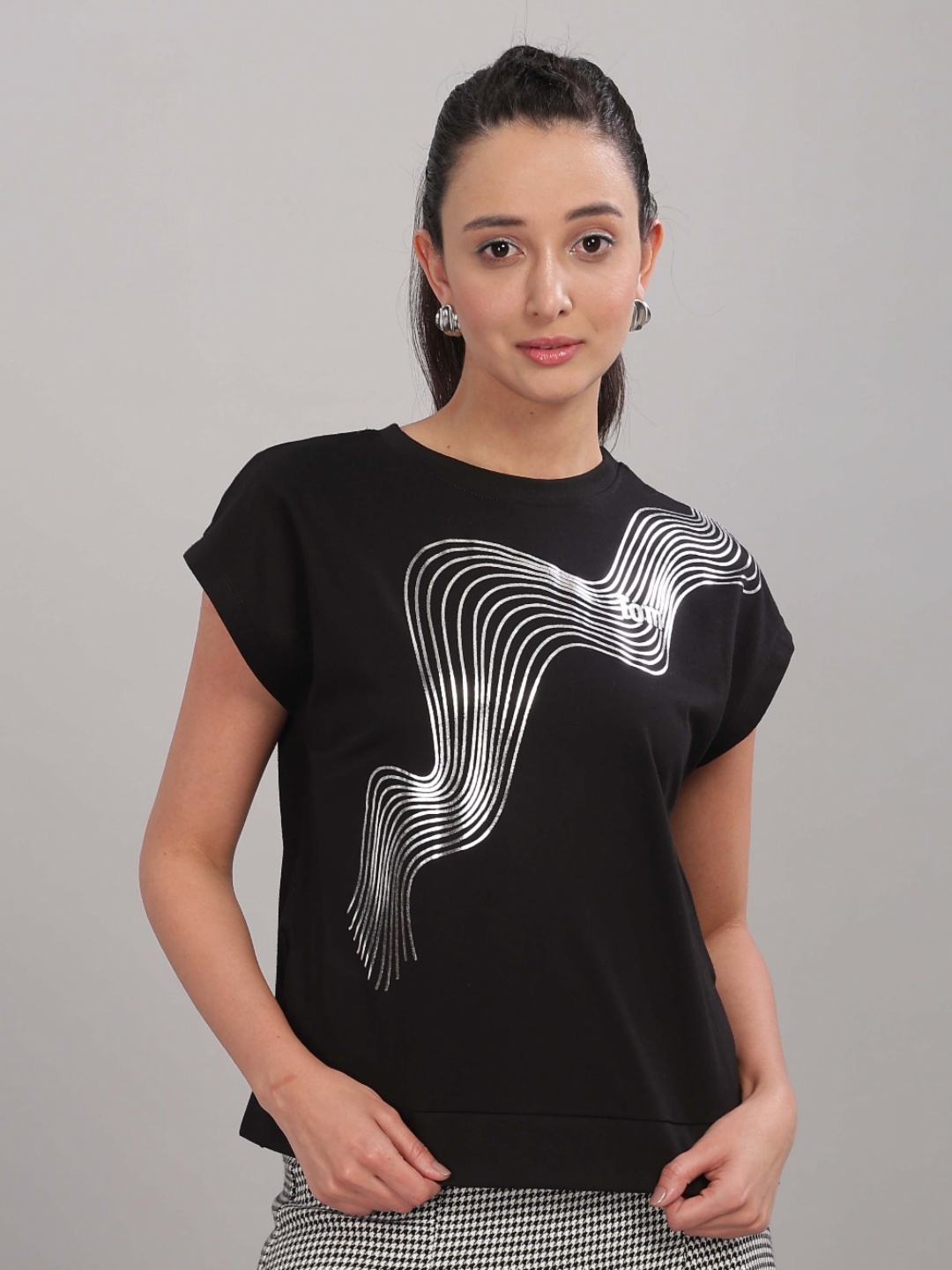 

HEYLAY Women Printed Drop-Shoulder Sleeves Pure Cotton T-shirt, Black