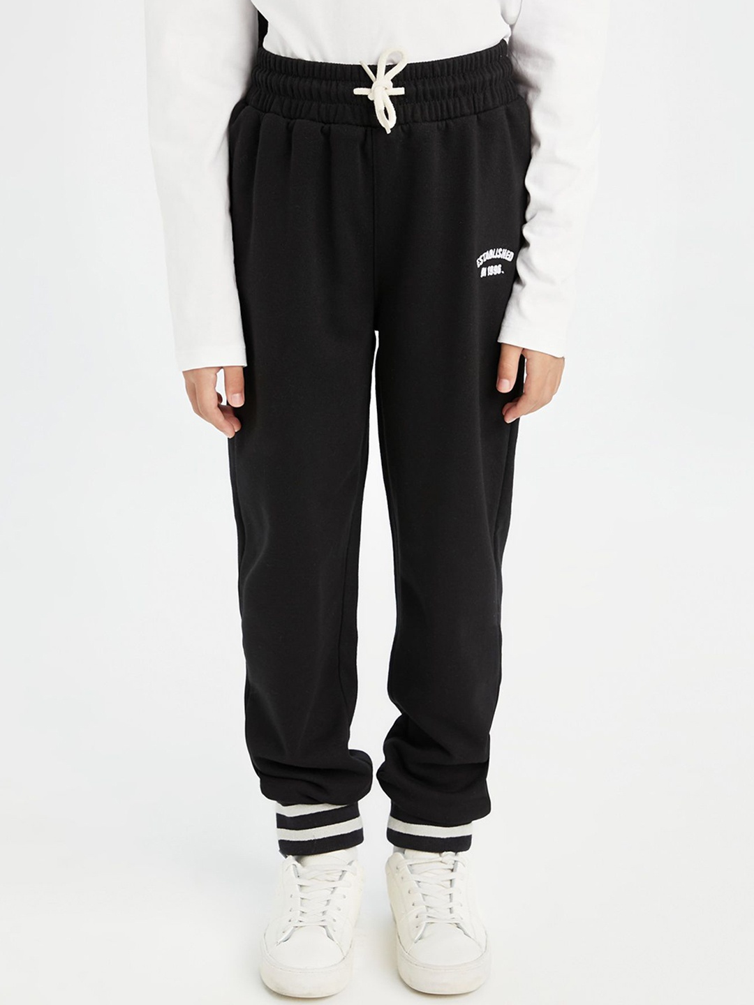 

DeFacto Girls Mid-Rise Trousers, Black
