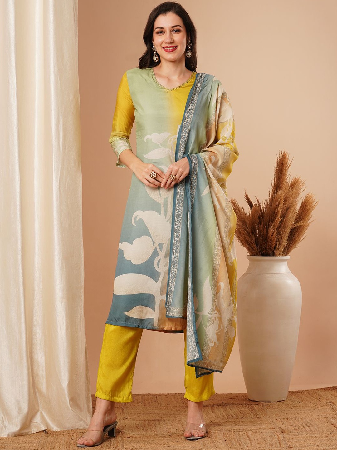 

FASHOR Floral Printed Regular Beads and Stones Straight Kurta with Trousers & Dupatta, Blue