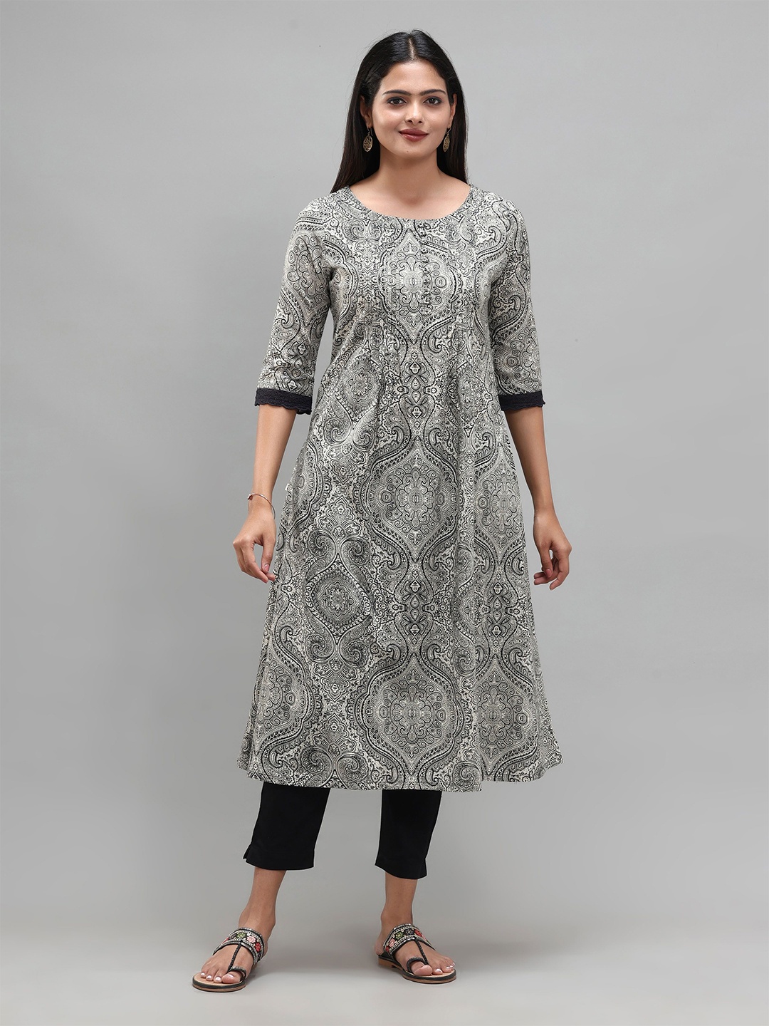 

Vismay Women Cotton Ethnic Motifs Printed Kurta, Black