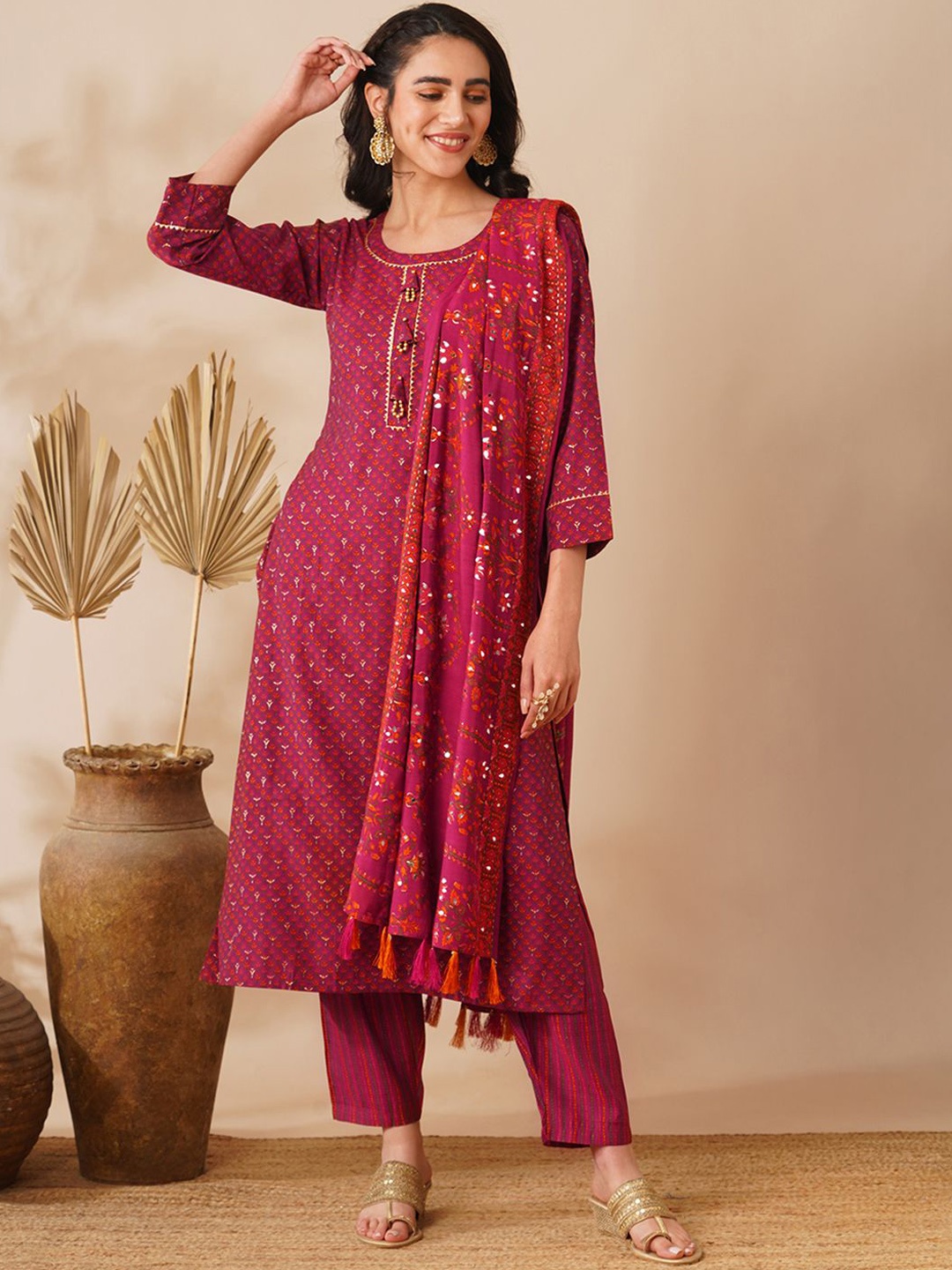

FASHOR Floral Printed Straight Kurta With Trousers & Dupatta, Burgundy
