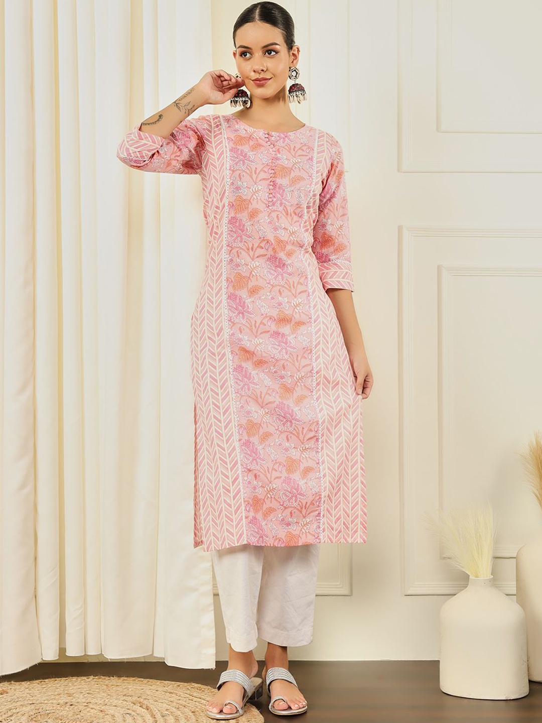 

Meeranshi Floral Printed Pure Cotton Straight Kurta, Pink