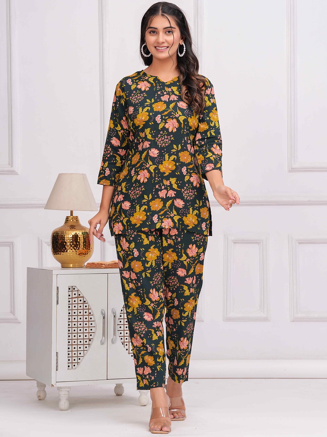 

TANISHA Floral Printed Round Neck Tunic & Trouser, Black
