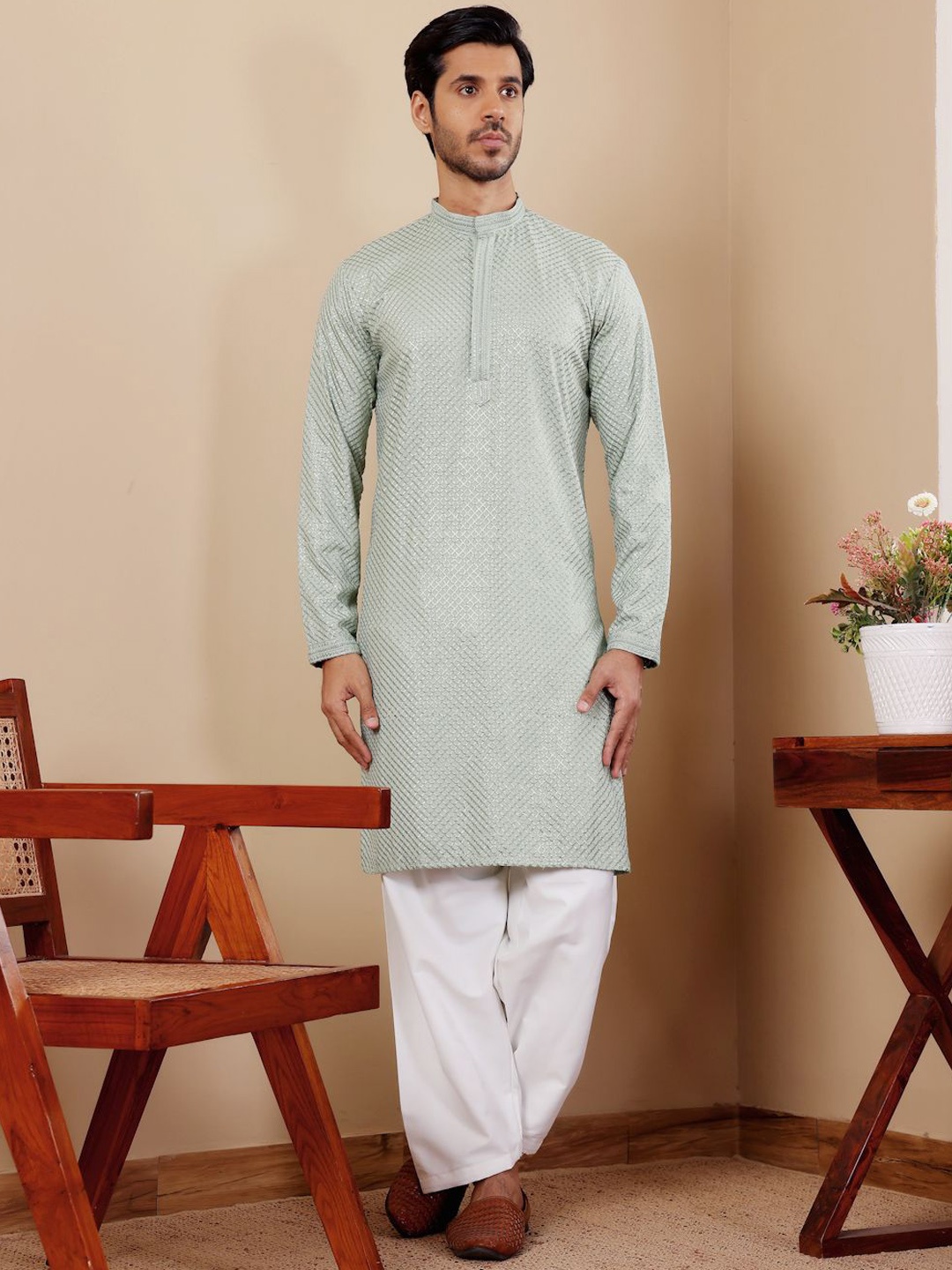 

Rawayi Geometric Embroidered Straight Kurta, Green