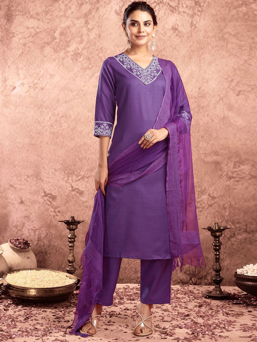 

SKYLEE Ethnic Motifs Embroidered Straight Kurta with Trousers & Dupatta, Violet