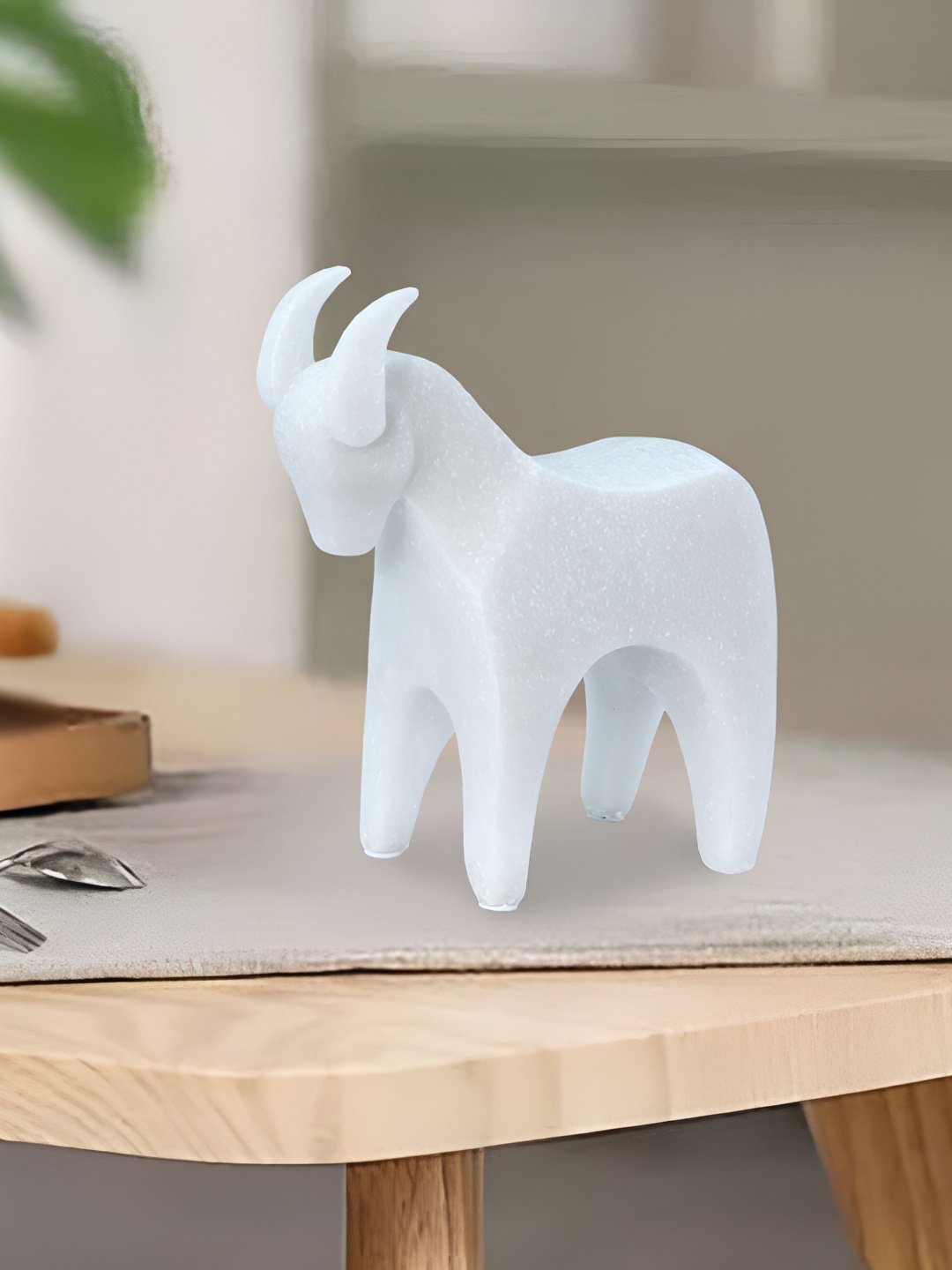 

Aura White Birds and Animals Figurine Showpiece