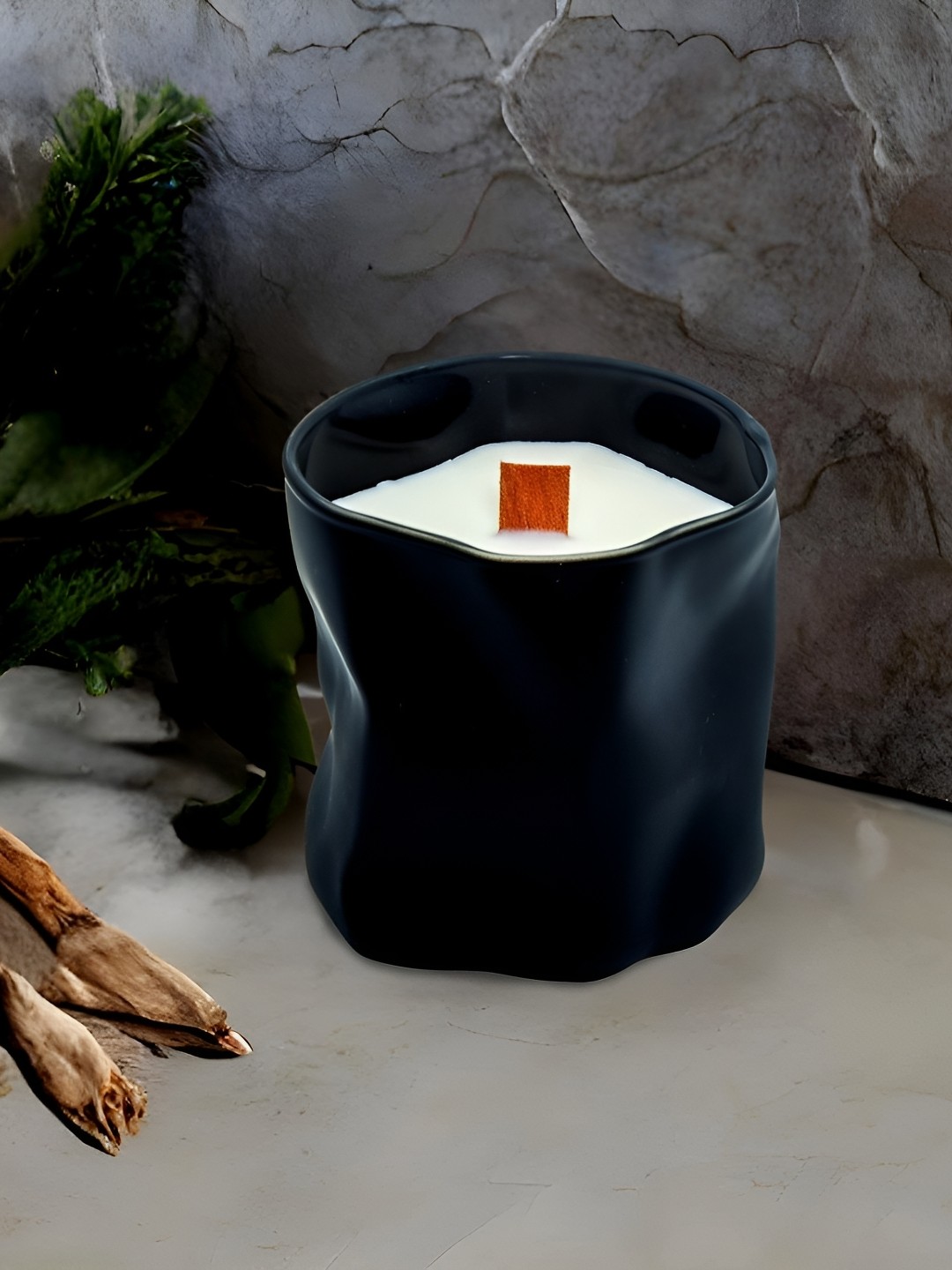 

Aura Black & White Tea Light Candle