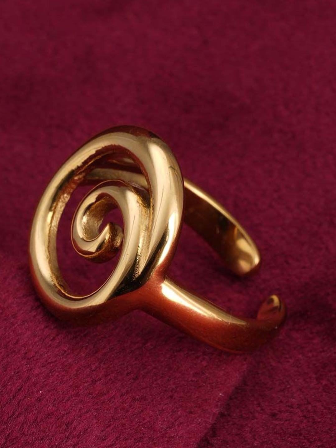 

PALMONAS Anti Tarnish Gold-Plated Stainless Steel Swirling Symphony Finger Ring