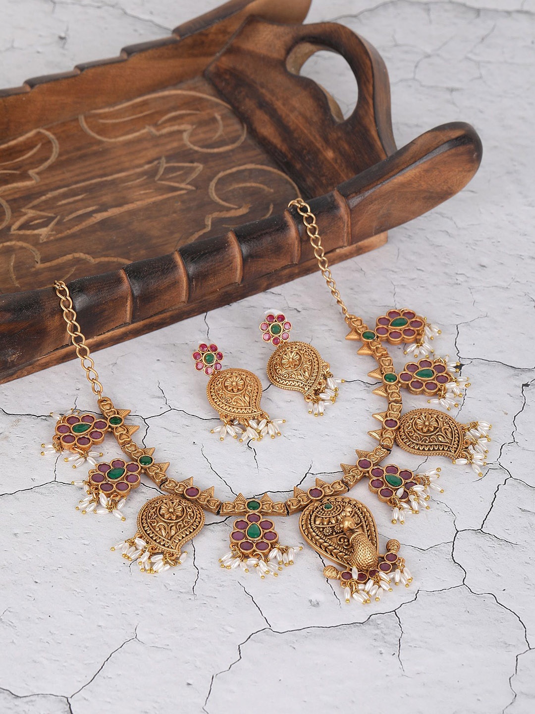 

Anouk Gold-Plated Kundan-Studded Jewellery Set
