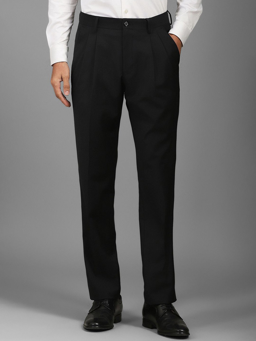 

Louis Philippe Men Pleated Trousers, Black