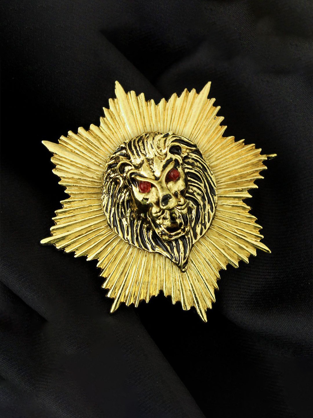 

Kavove Men Gold Toned Lions Design Brooch