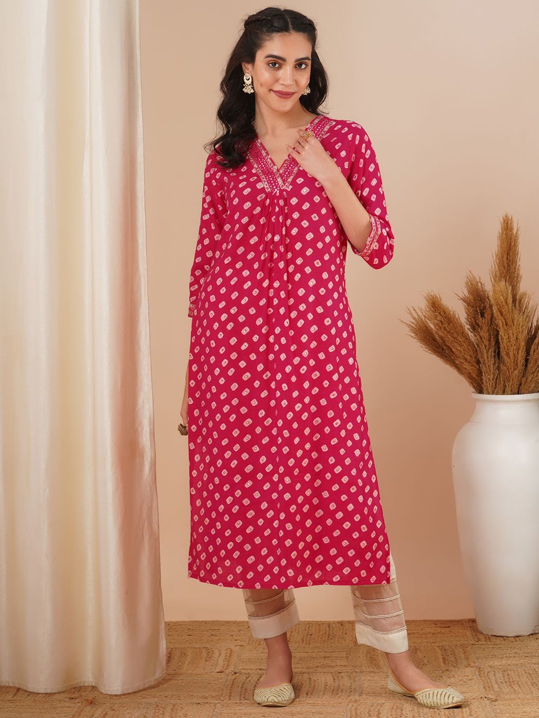 

FASHOR V-Neck Bandhani Printed Mirror Work Straight Kurta, Pink