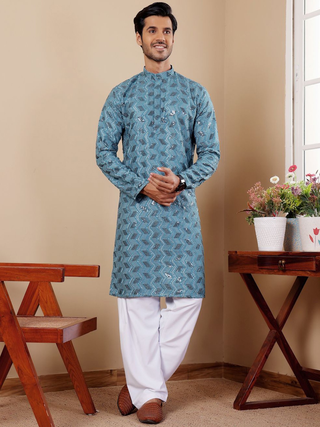 

Rawayi Geometric Sequinned Embroidered Straight Kurta, Turquoise blue