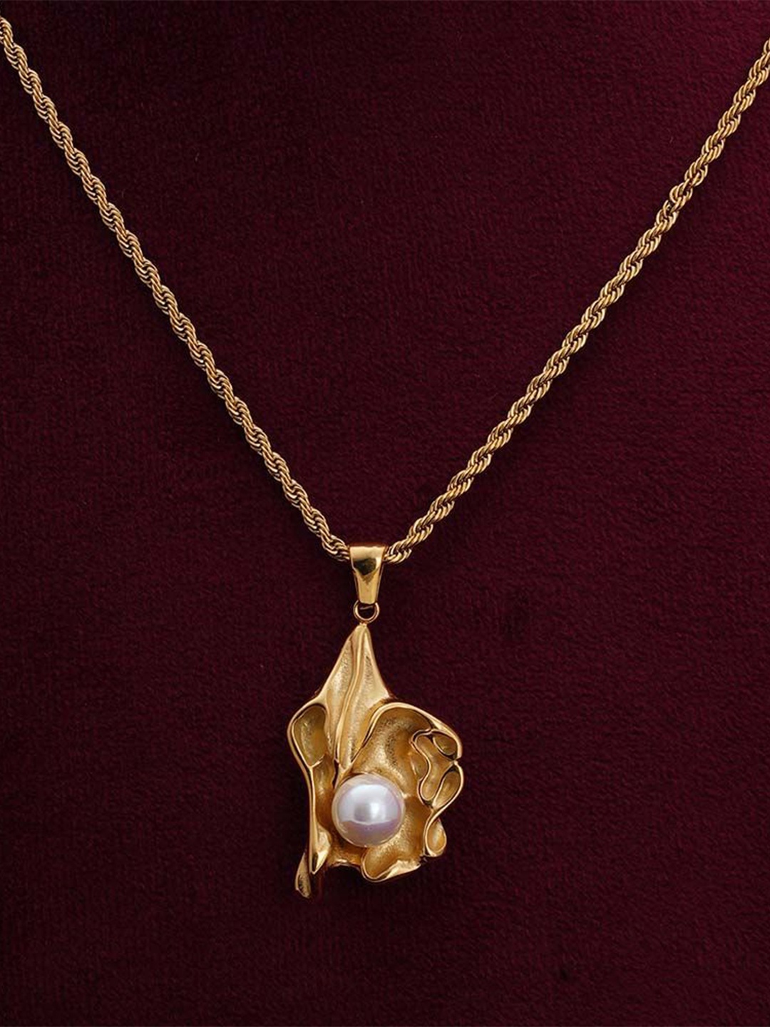 

PALMONAS Gold-Plated Pearl Beaded Pendant With Chain