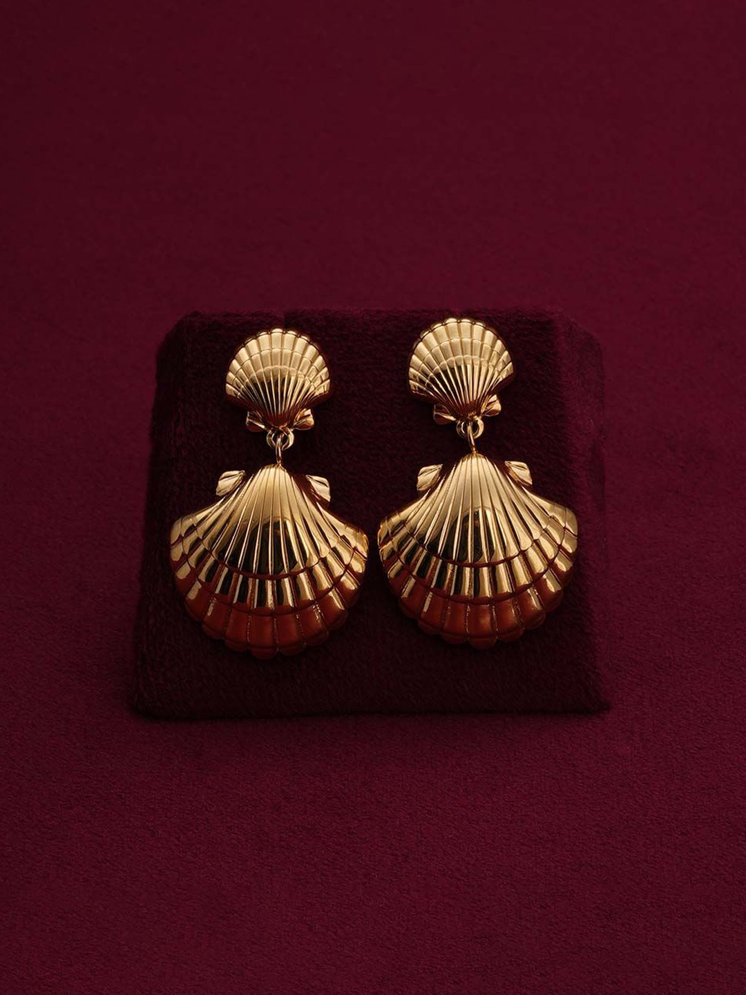 

PALMONAS Gold-Plated Stainless Steel Waterproof and Anti-Tarnish Shell Drop Earrings