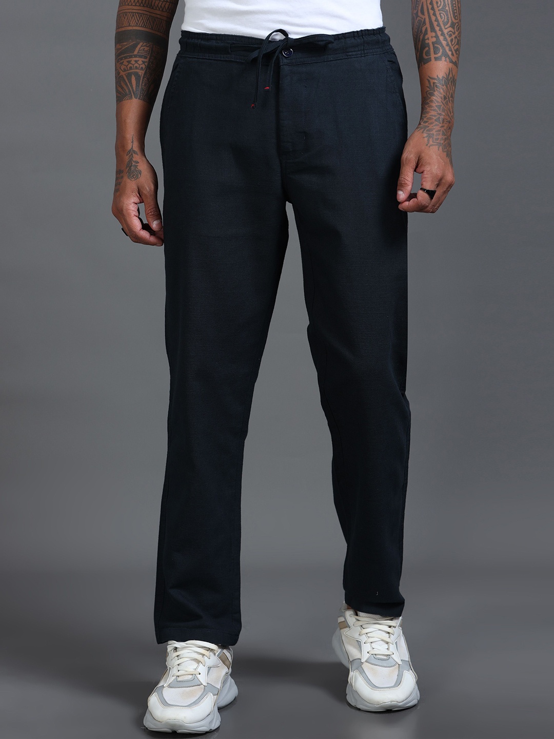 

The Roadster Lifestyle Co Men Relaxed Fit Trousers, Black