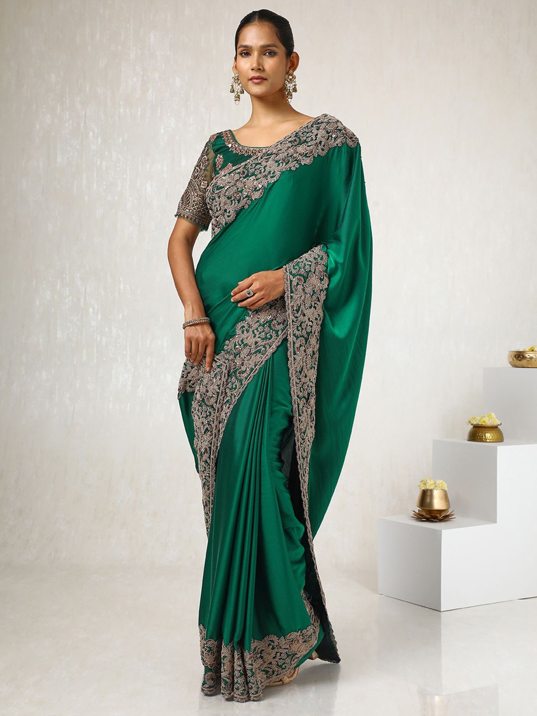 

Soch Floral Embroidered Sequinned Saree, Green