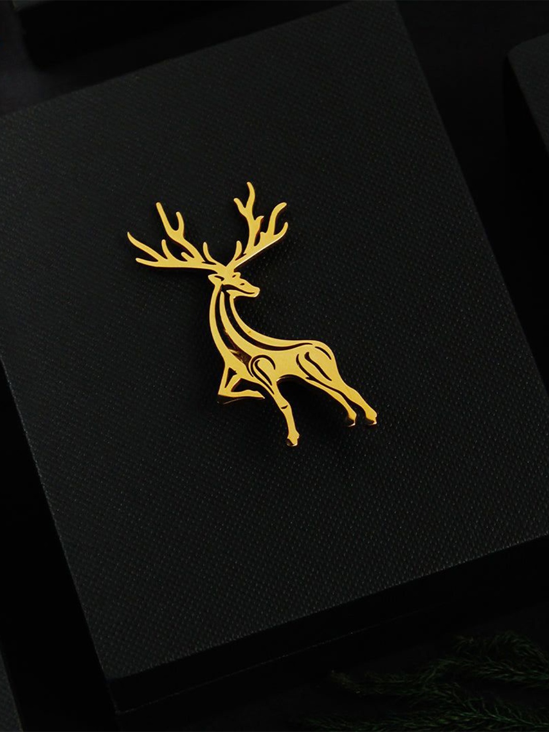 

PELUCHE Men Brooch, Gold