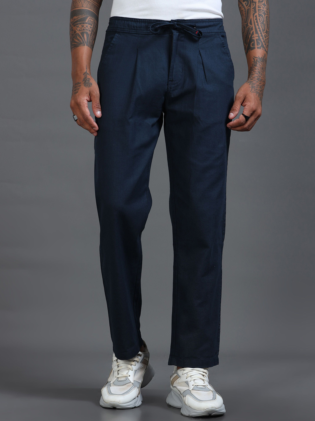 

The Roadster Lifestyle Co Men Mid-Rise Relaxed Fit Trousers, Navy blue