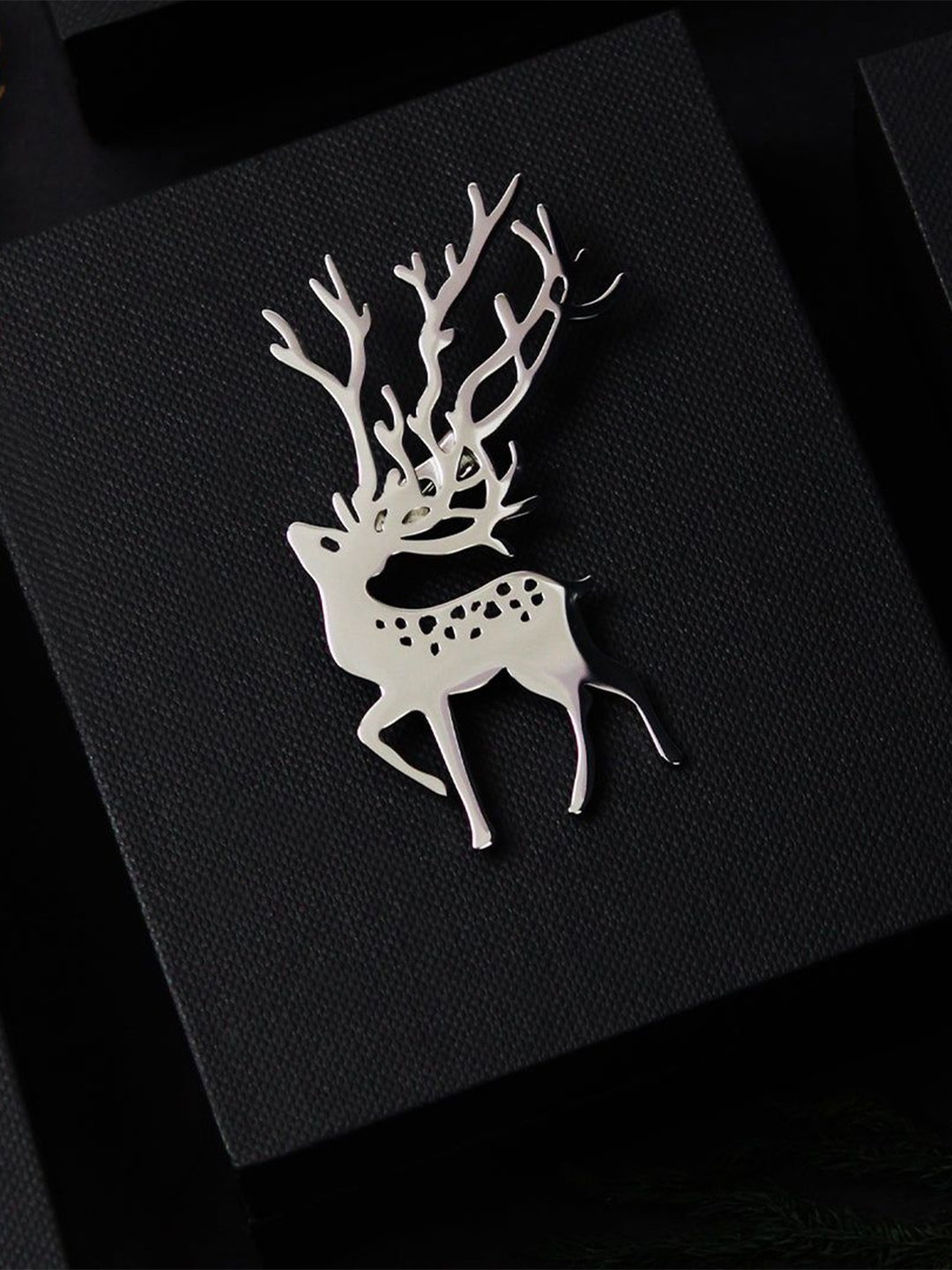 

PELUCHE Men Whimsy Deer Silver Lapel Pin Brooch