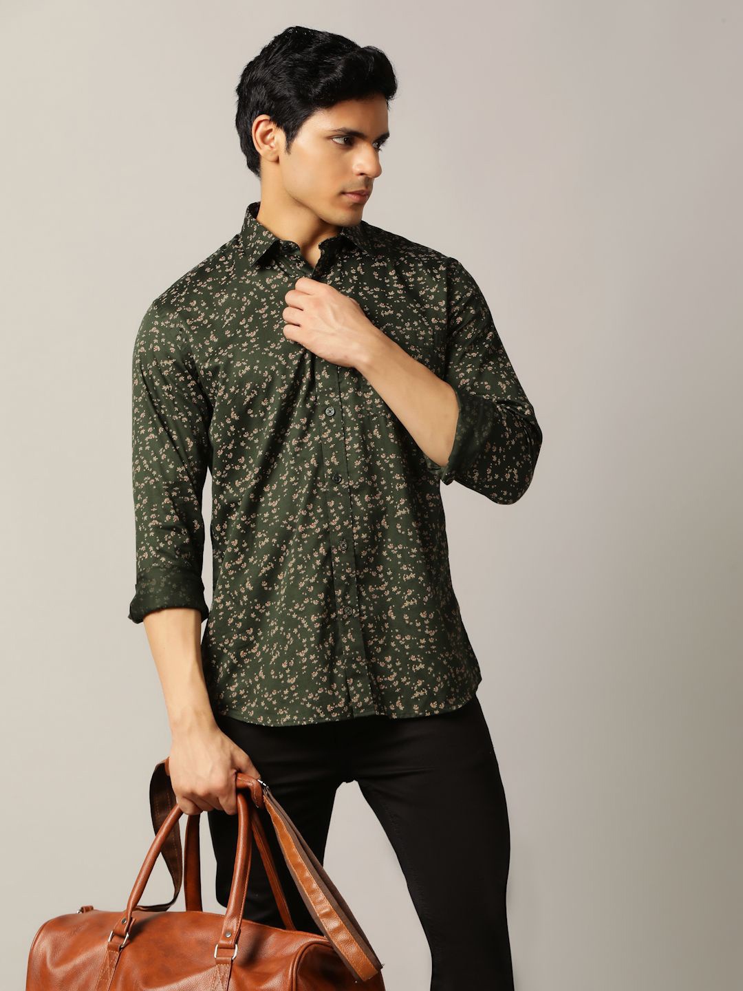 

JADE BLUE Men Spread Collar Floral Printed Cotton Casual Shirt, Olive