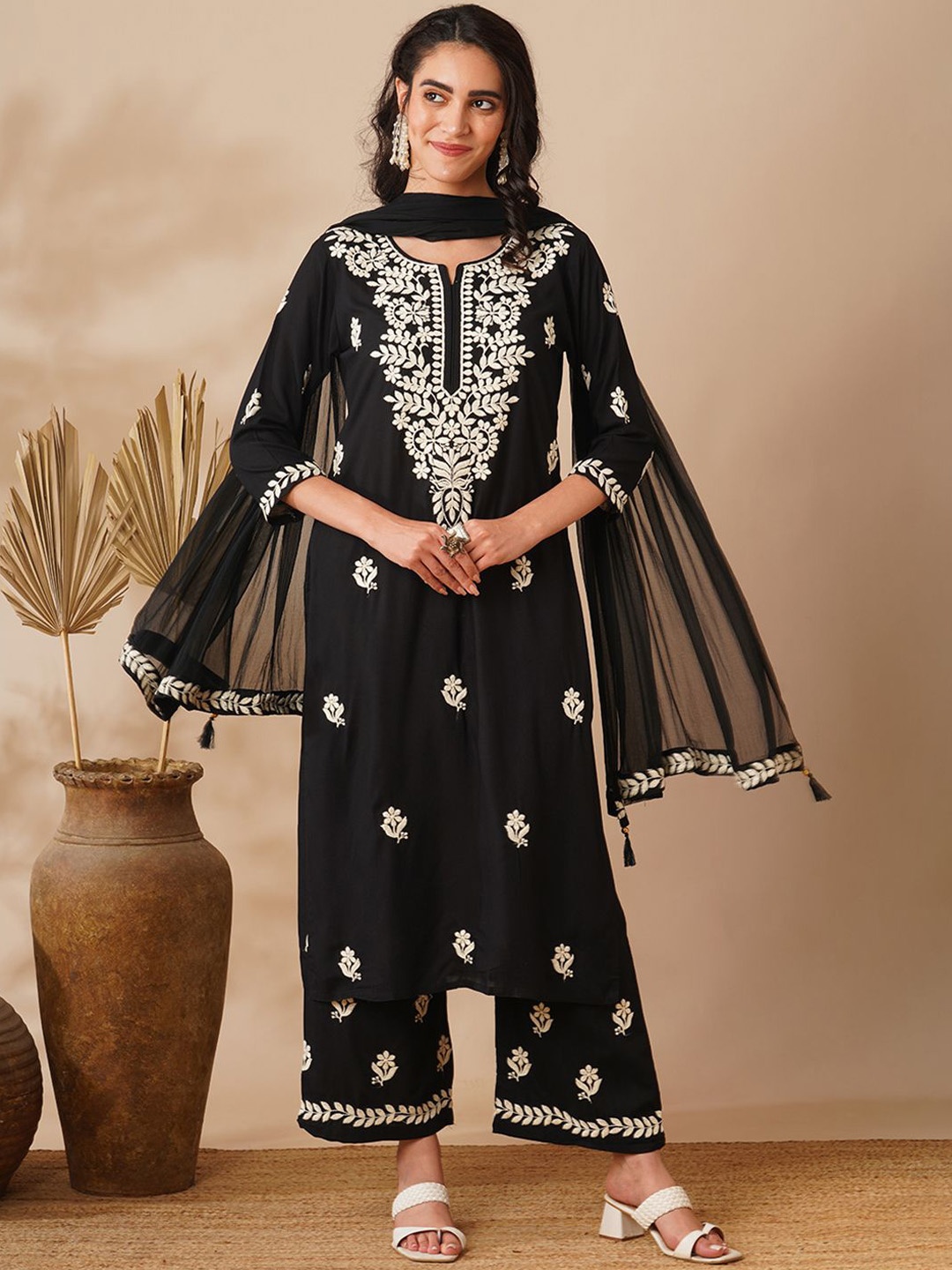 

FASHOR Ethnic Motifs Embroidered Straight Chikankari Kurta with Palazzos & Dupatta, Black