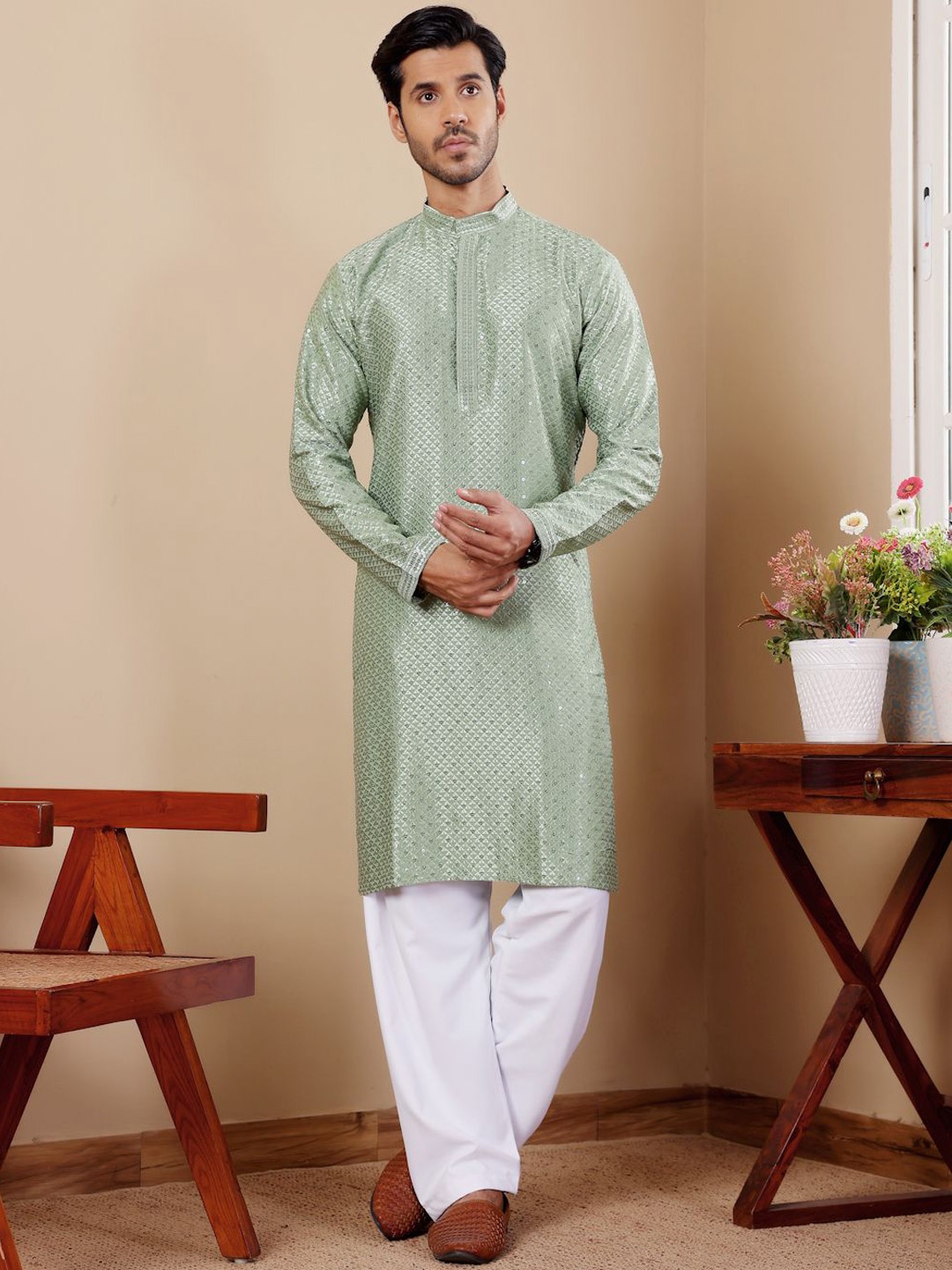 

Rawayi Geometric Embroidered Mandarin Collar Chikankari Straight Kurta, Green