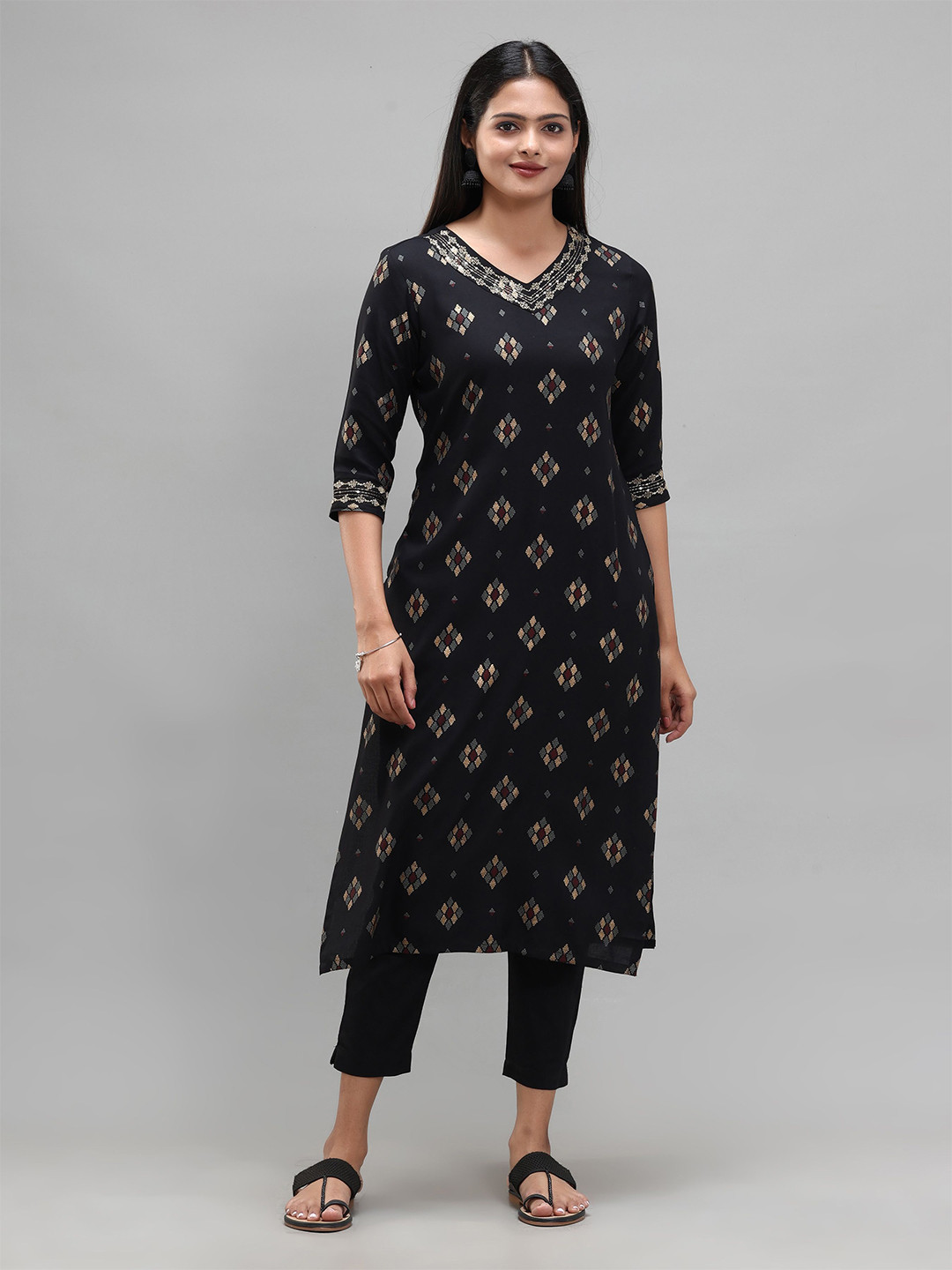 

Vismay Women Geometric Printed Thread Work Straight Kurta, Black