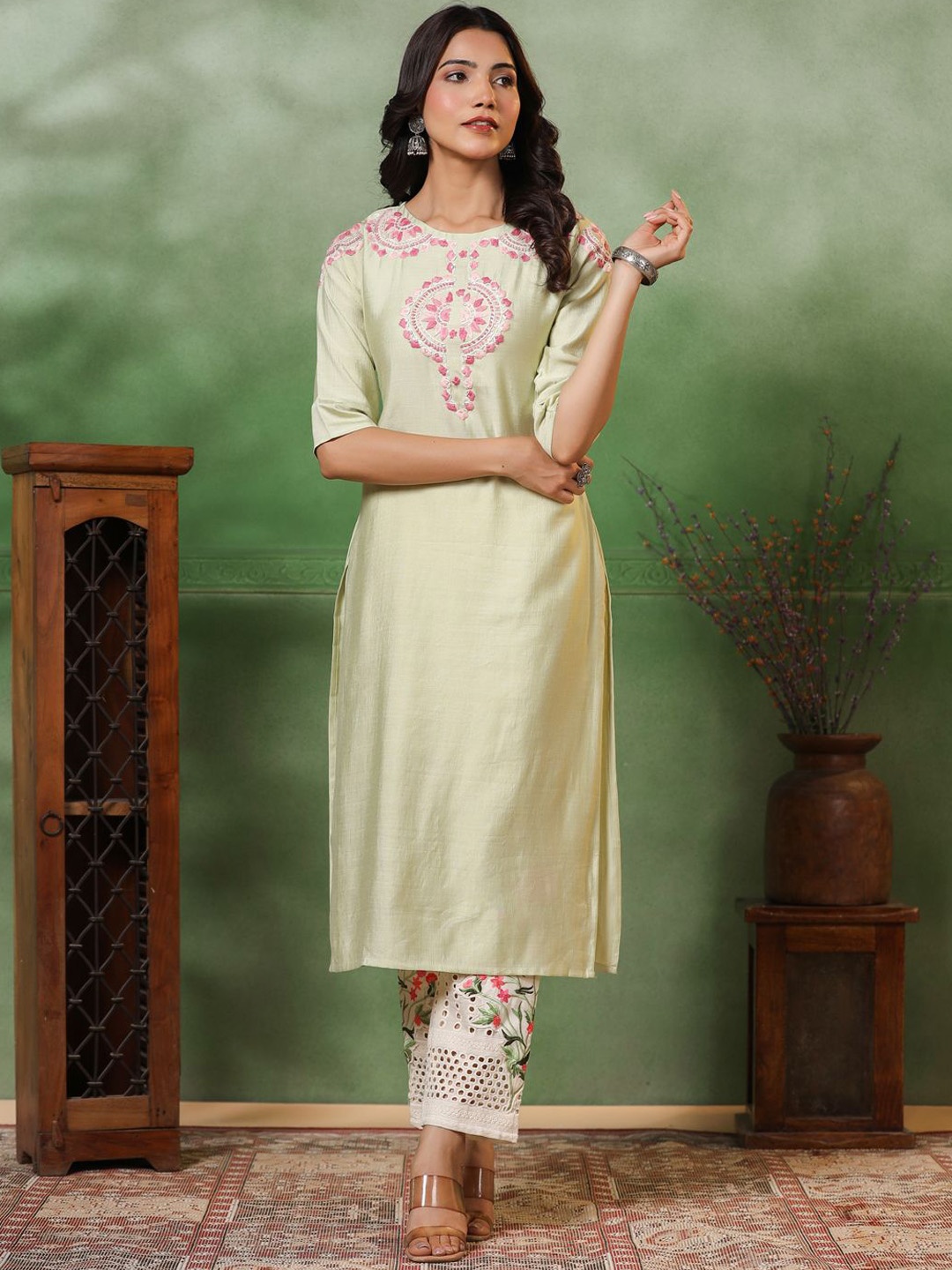

FASHOR Floral Embroidered Cotton Silk Straight Kurta, Green