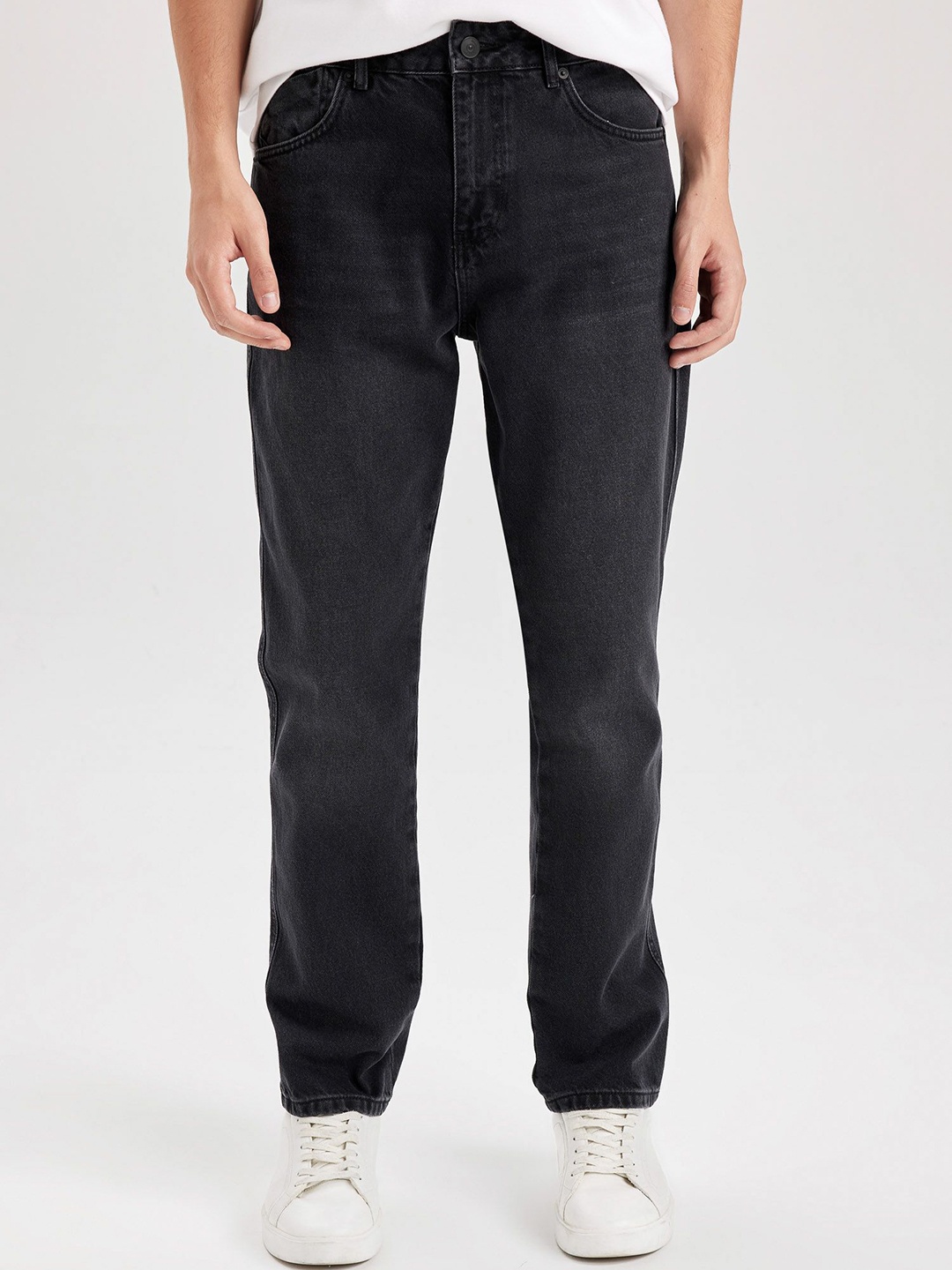 

DeFacto Men Regular Fit Mid-Rise Jeans, Black