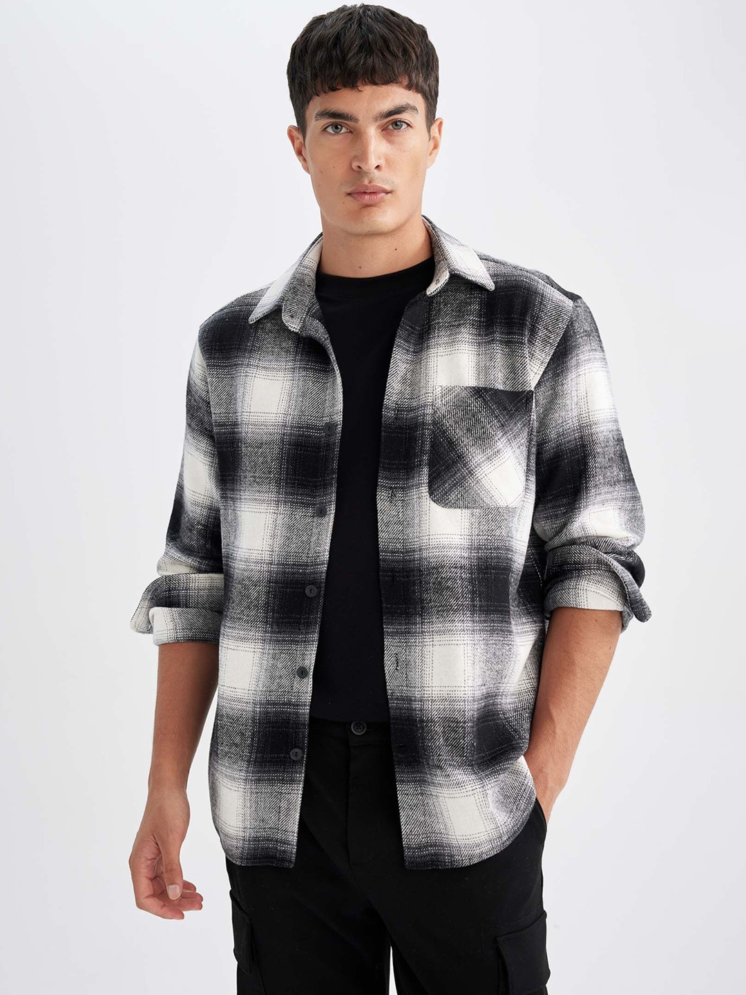 

DeFacto Men Opaque Checked Casual Shirt, Na