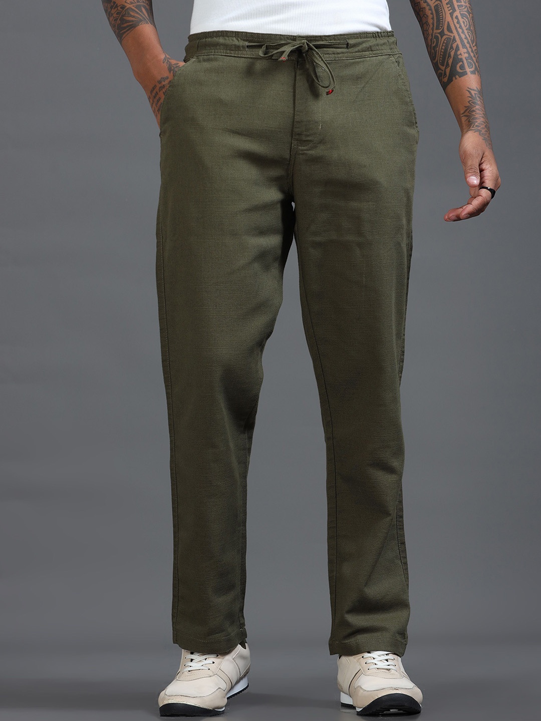 

The Roadster Lifestyle Co Men Mid-Rise Loose Fit Trousers, Green